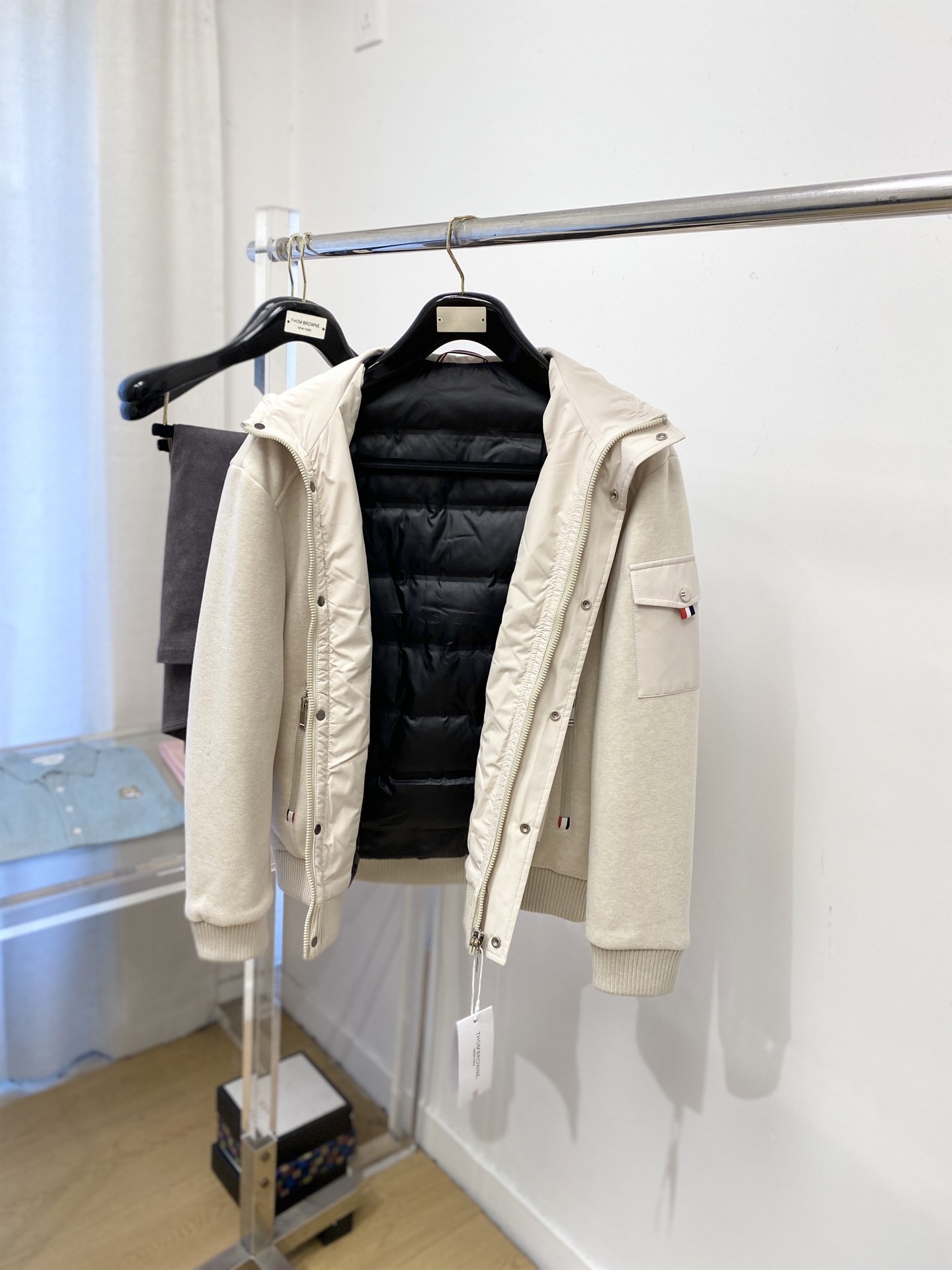 TB、2025最新款男士轻薄羽绒夹克、面料柔软舒适 ．上身版型超赞 ．拉链．辅料都是客供 、进口面料，轻