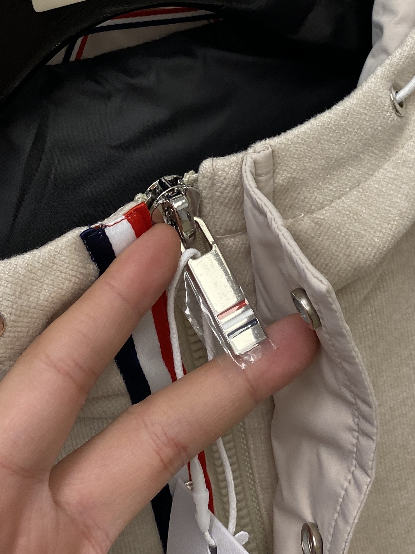 TB、2025最新款男士轻薄羽绒夹克、面料柔软舒适 ．上身版型超赞 ．拉链．辅料都是客供 、进口面料，轻