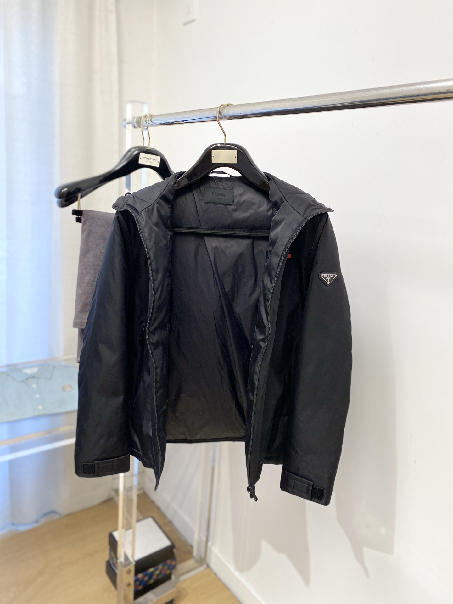 普拉达、2025最新款男士轻薄羽绒夹克、面料柔软舒适 ．上身版型超赞 ．拉链．辅料都是客供 、进口面料，