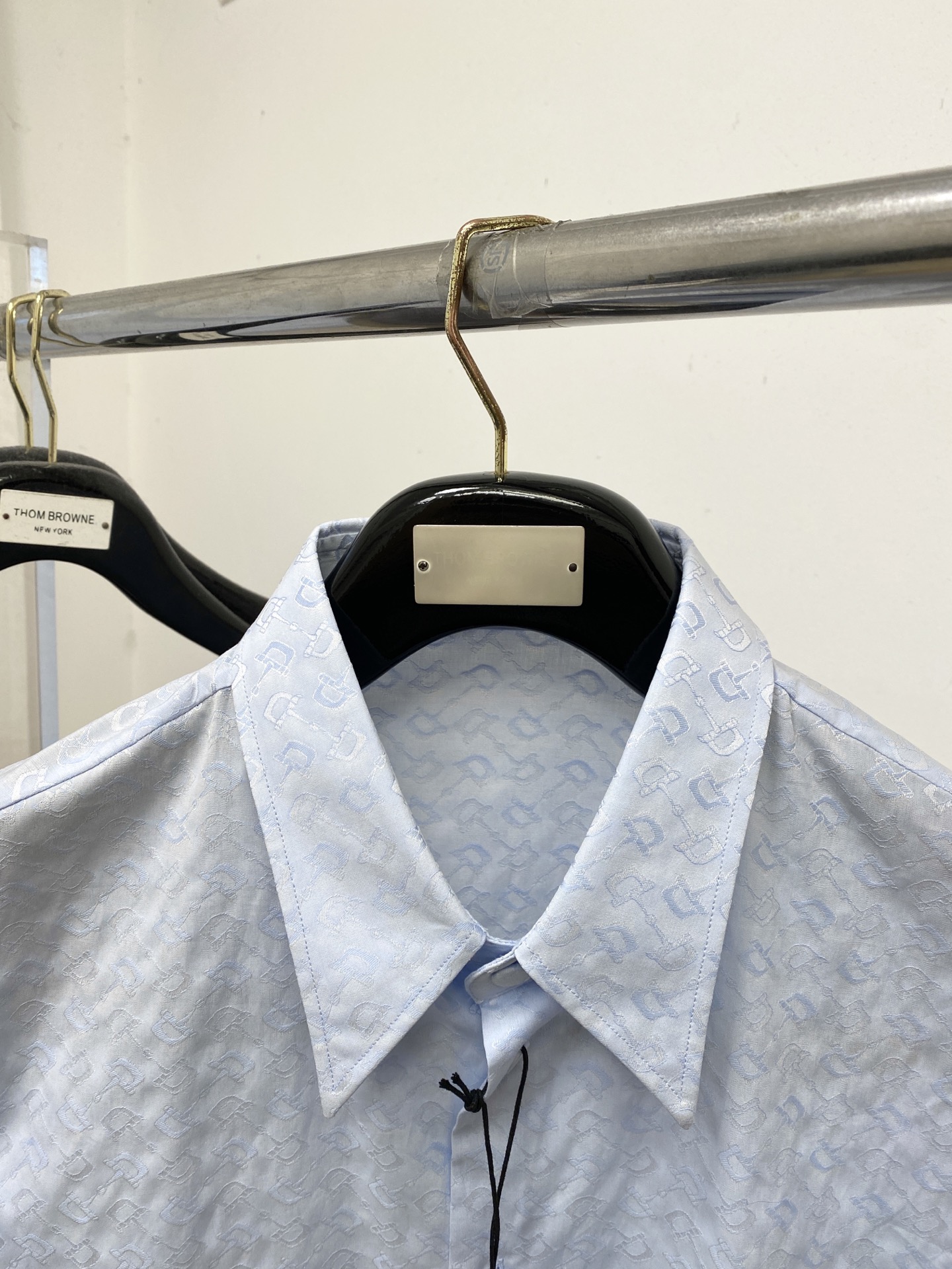 古奇、2025新品衬衫，时尚帅气，简约百搭款，定制原版面料，不仅挺括，保持潮流的廓形，又穿着舒适纱织更细