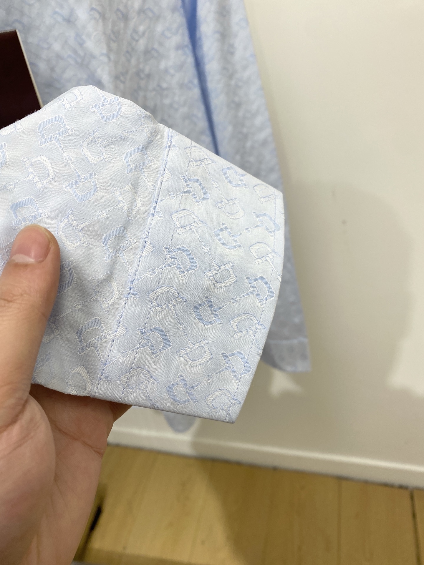 古奇、2025新品衬衫，时尚帅气，简约百搭款，定制原版面料，不仅挺括，保持潮流的廓形，又穿着舒适纱织更细