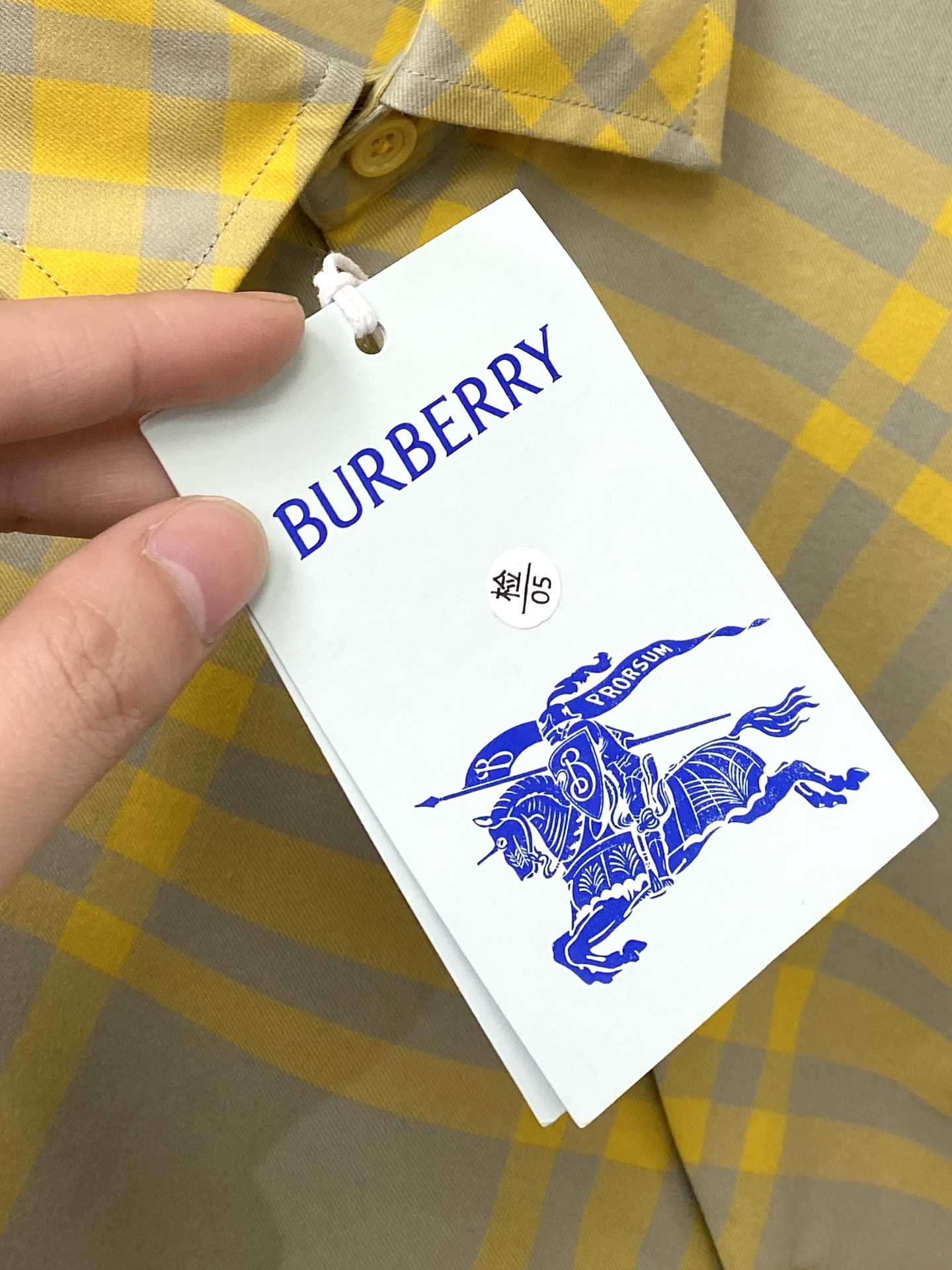 巴宝莉、2025新品衬衫，时尚帅气，简约百搭款，定制原版面料，不仅挺括，保持潮流的廓形，又穿着舒适纱织更