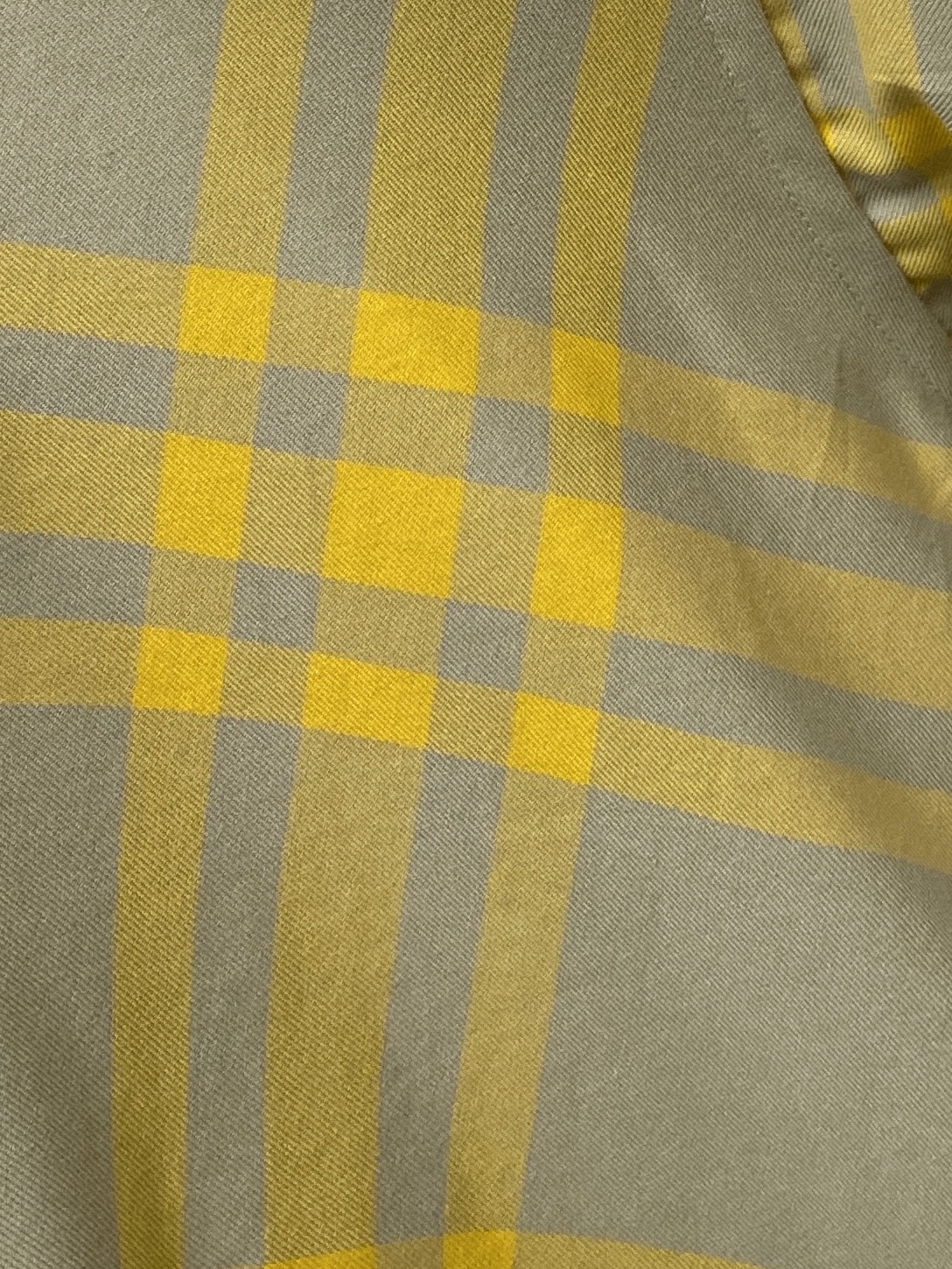 巴宝莉、2025新品衬衫，时尚帅气，简约百搭款，定制原版面料，不仅挺括，保持潮流的廓形，又穿着舒适纱织更