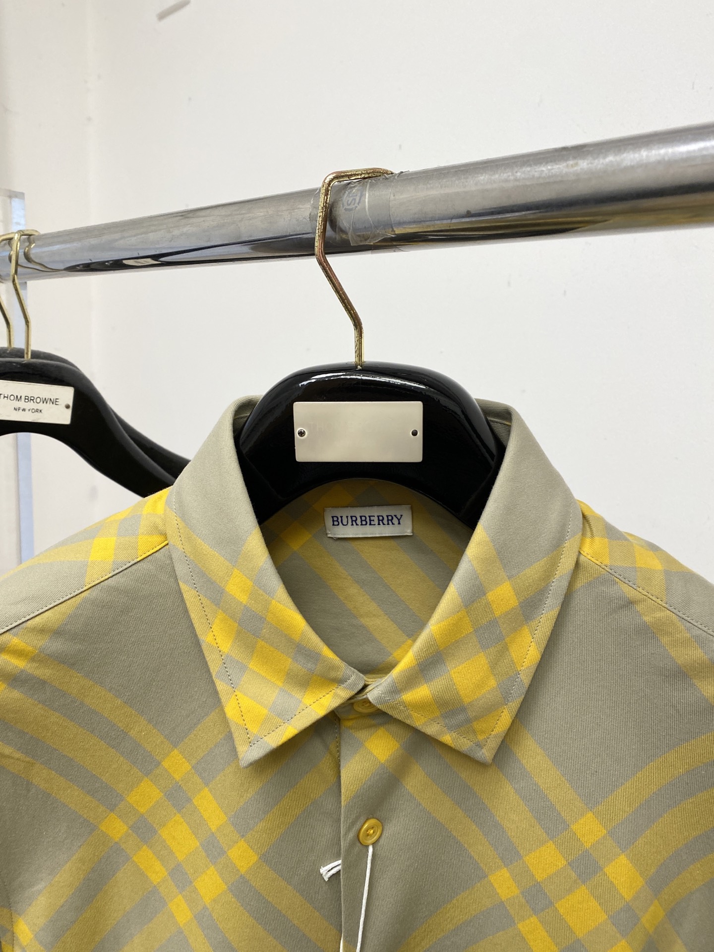 巴宝莉、2025新品衬衫，时尚帅气，简约百搭款，定制原版面料，不仅挺括，保持潮流的廓形，又穿着舒适纱织更