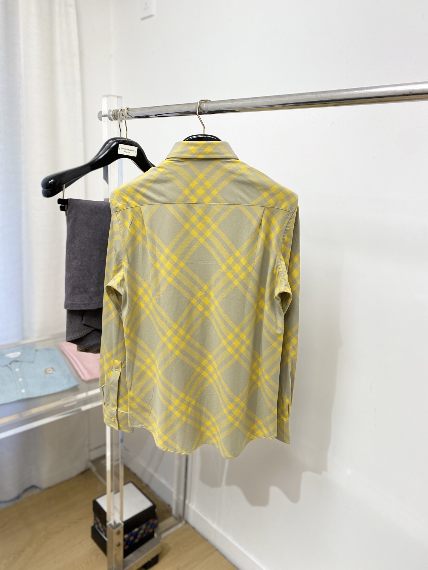 巴宝莉、2025新品衬衫，时尚帅气，简约百搭款，定制原版面料，不仅挺括，保持潮流的廓形，又穿着舒适纱织更