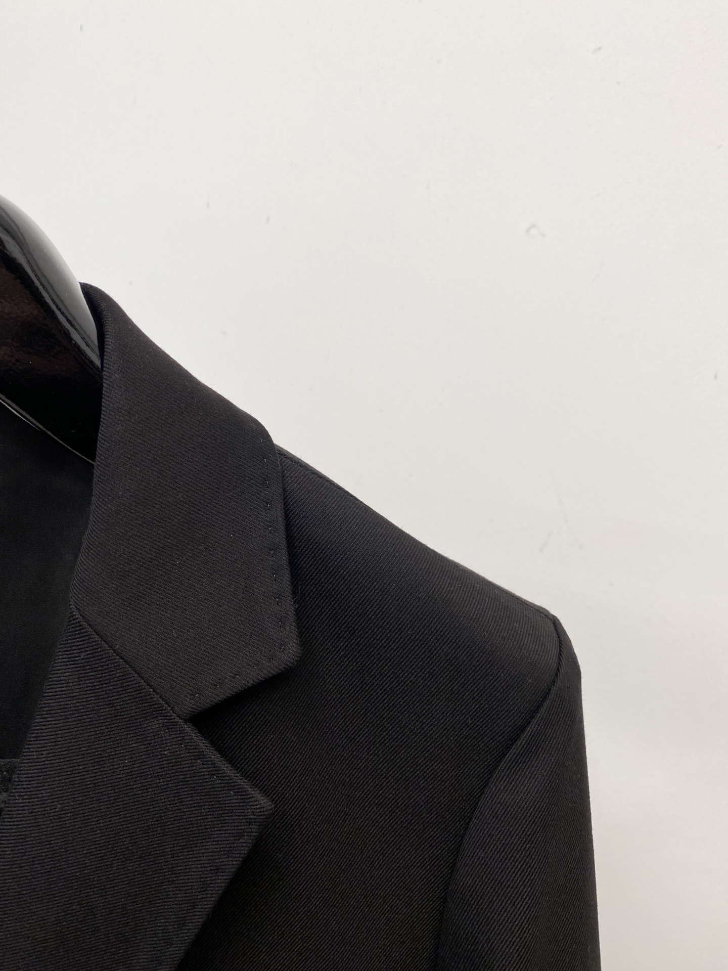 Brunello Cucinelli、2025新品西装外套，时尚帅气，简约百搭款，定制原版面料，不仅挺括