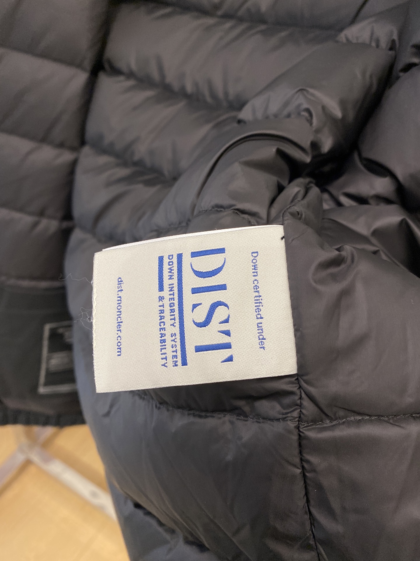 蒙口、2025最新款男士轻薄羽绒服、面料柔软舒适 ．上身版型超赞 ．拉链．辅料都是客供 、进口面料，轻便