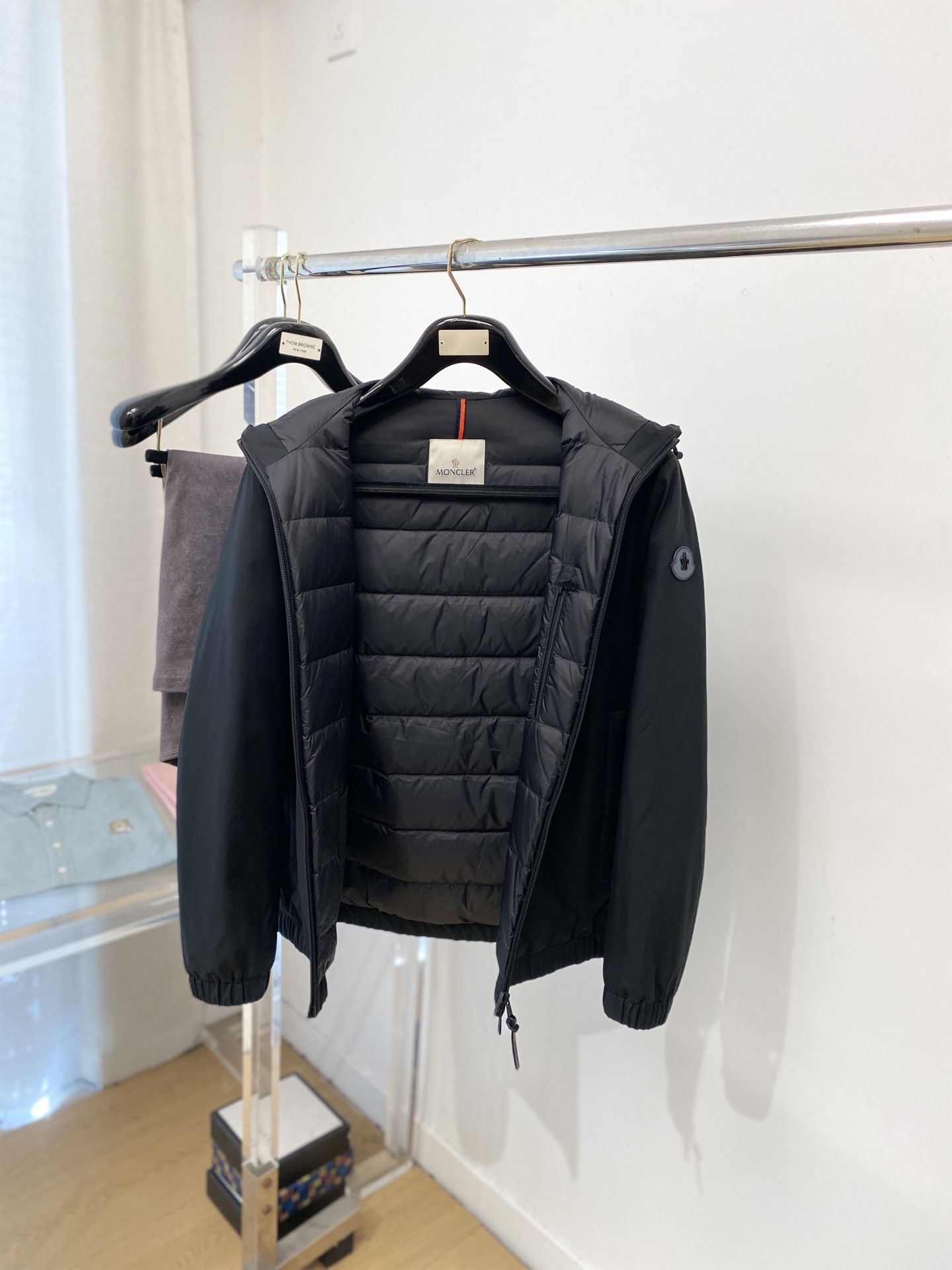 蒙口、2025最新款男士轻薄羽绒服、面料柔软舒适 ．上身版型超赞 ．拉链．辅料都是客供 、进口面料，轻便