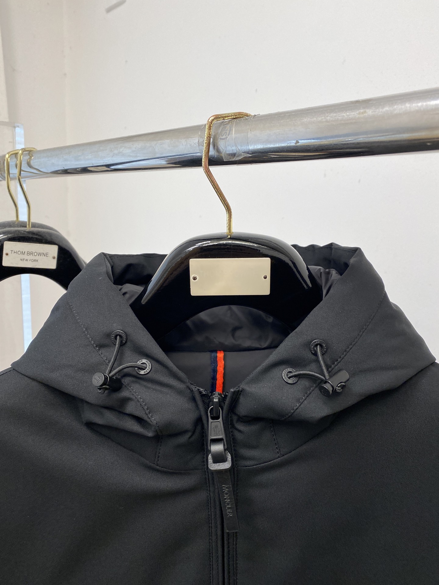 蒙口、2025最新款男士轻薄羽绒服、面料柔软舒适 ．上身版型超赞 ．拉链．辅料都是客供 、进口面料，轻便