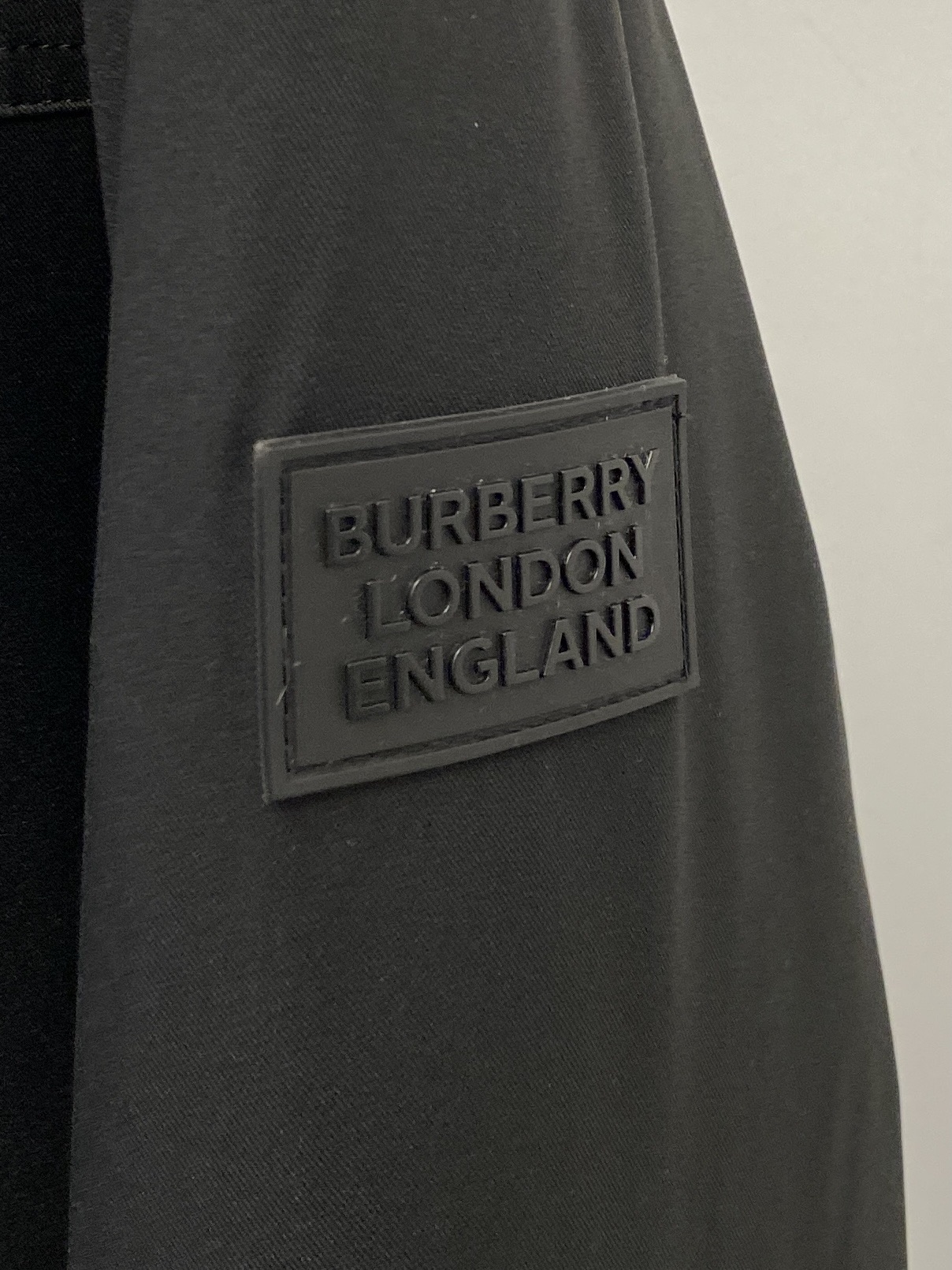 巴宝莉、2025最新款男士轻薄羽绒夹克、面料柔软舒适 ．上身版型超赞 ．拉链．辅料都是客供 、进口面料，