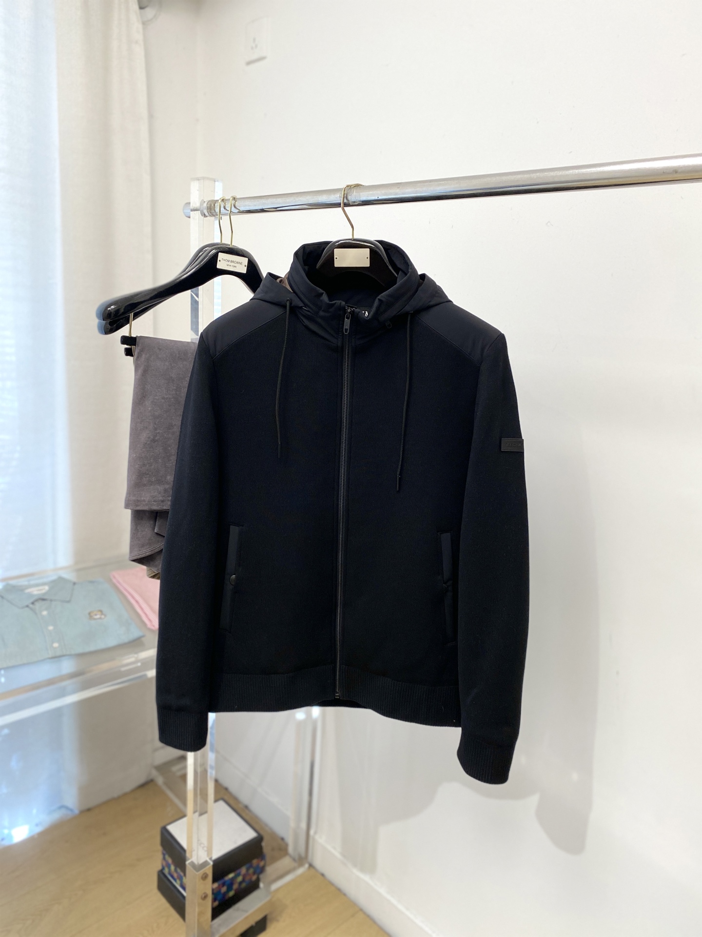 NO:622444,Ermenegildo Zegna, the latest 2025 men's lightweight knitted down jacket, the fabric is soft and comfortable.  The upper body shape is awesome.  zipper.  The accessories are all custom-supplied and imported fabrics, which are light and comfortable, warm and stylish, simple and elegant!  Lightweight and warm, the best choice to keep out the cold in autumn and winter. Size M-3XL,,zegna,jackets & coats,down jacket,alexander wang19860909杰尼亚、2025最新款男士轻薄针织羽绒夹克、面料柔软舒适 ．上身版型超赞 ．拉链．辅料都是客供 、进口面料,轻便舒适,保暖有型、简单大方款式！轻便保暖、秋冬御寒的最佳选择 码数M-3XL,,zegna,jackets & coats,down jacket,alexander wang,Men's clothing