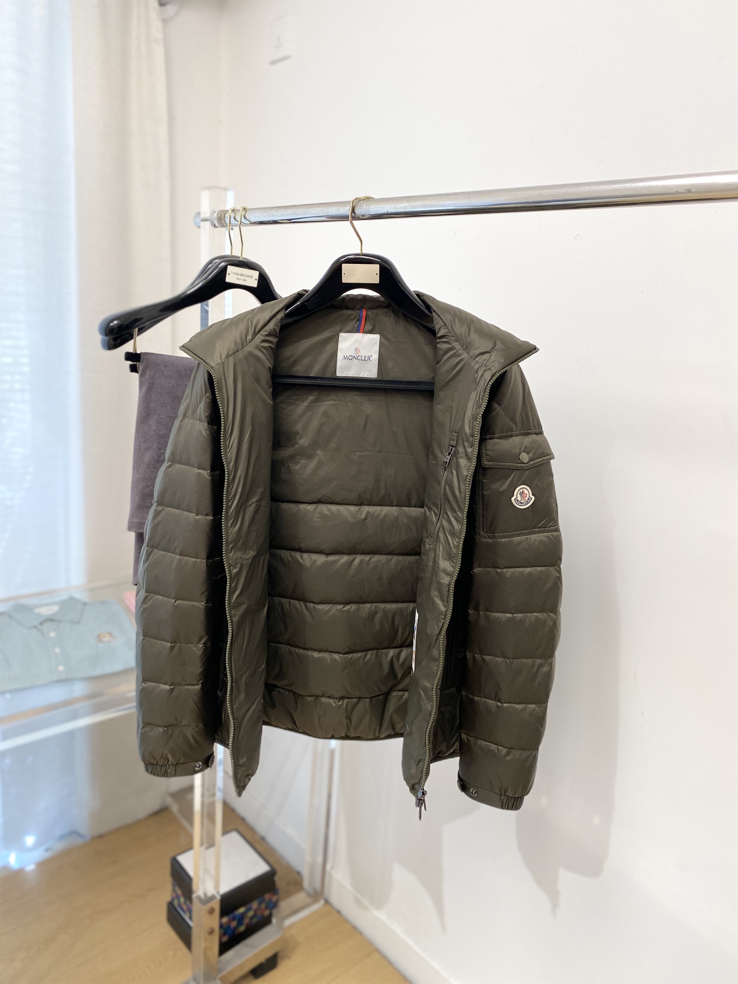 蒙口、2025最新款男士轻薄羽绒服、面料柔软舒适 ．上身版型超赞 ．拉链．辅料都是客供 、进口面料，轻便