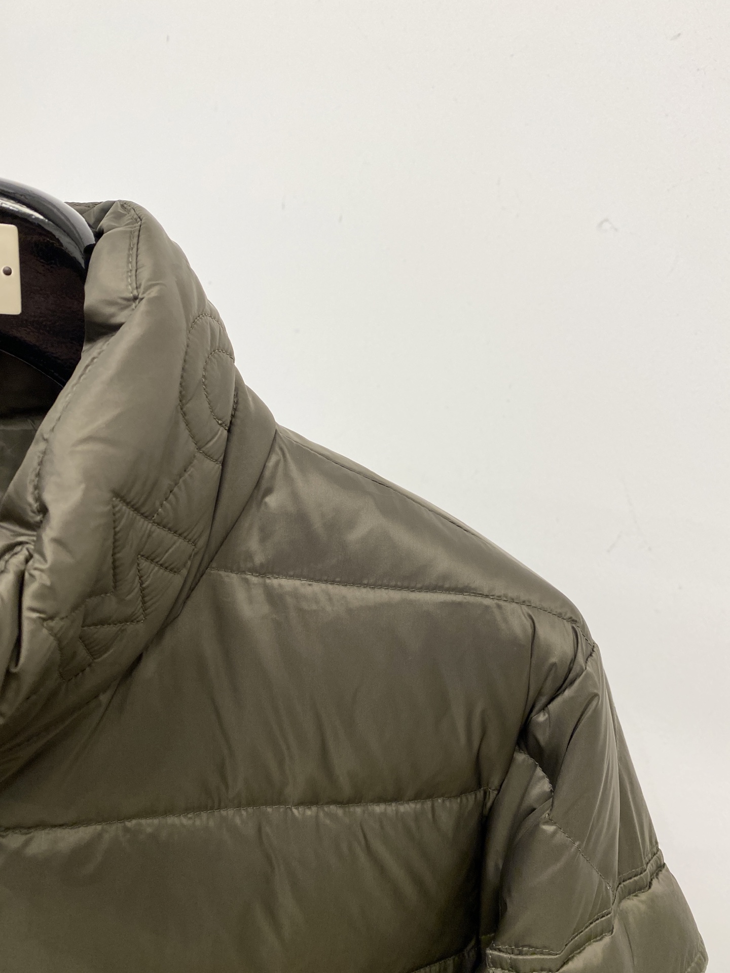 蒙口、2025最新款男士轻薄羽绒服、面料柔软舒适 ．上身版型超赞 ．拉链．辅料都是客供 、进口面料，轻便