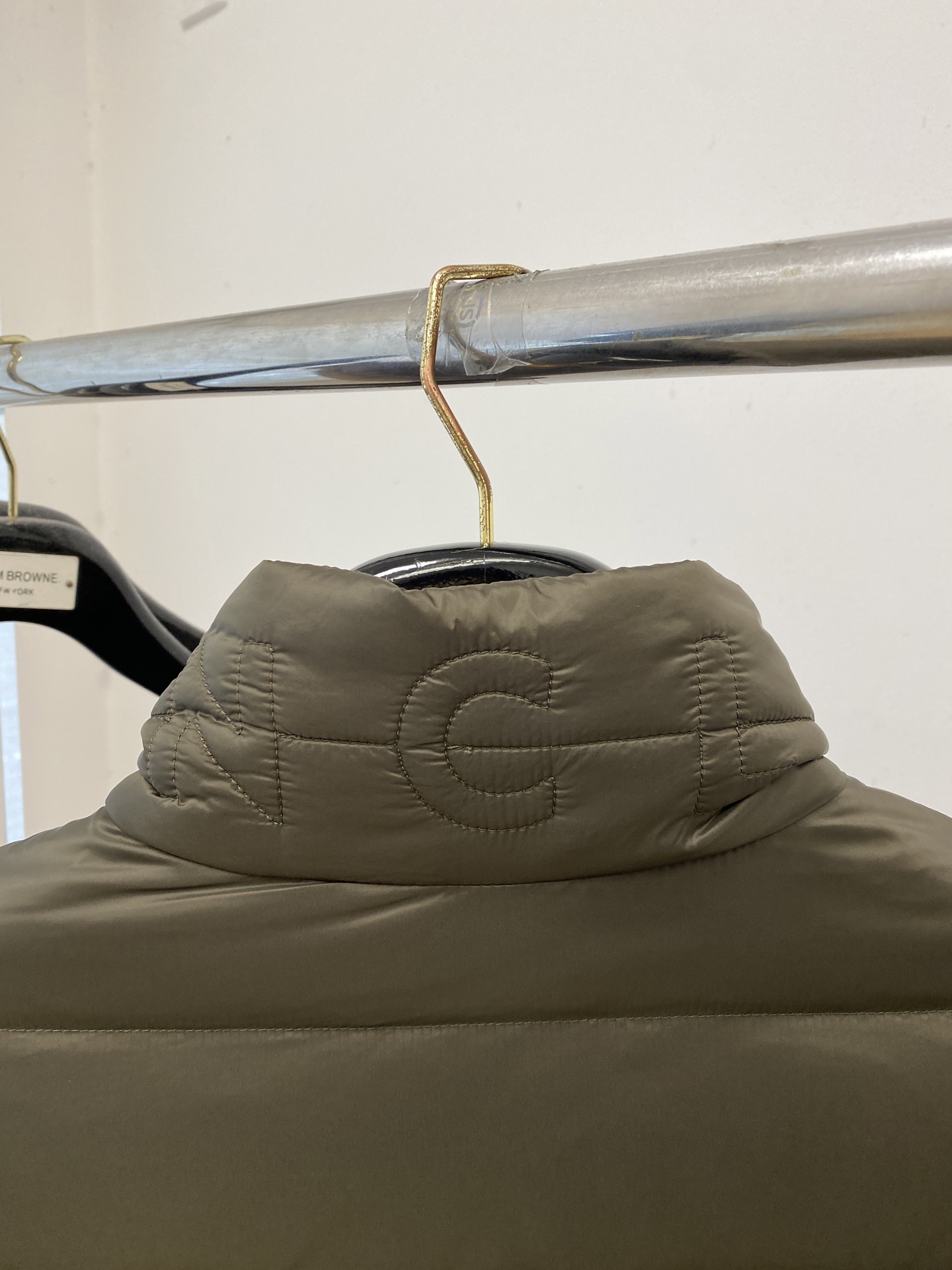 蒙口、2025最新款男士轻薄羽绒服、面料柔软舒适 ．上身版型超赞 ．拉链．辅料都是客供 、进口面料，轻便