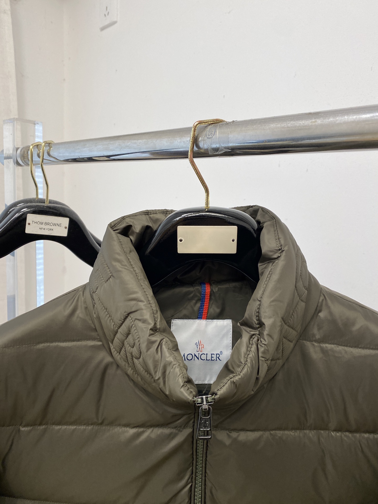 蒙口、2025最新款男士轻薄羽绒服、面料柔软舒适 ．上身版型超赞 ．拉链．辅料都是客供 、进口面料，轻便