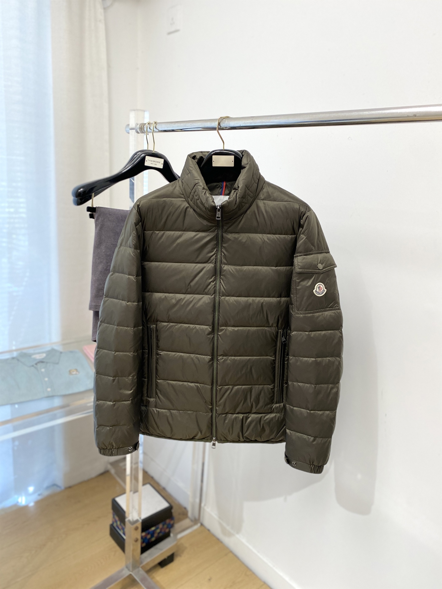 NO:651325,Meng Mouth, the latest 2025 men's lightweight down jacket, the fabric is soft and comfortable.  The upper body shape is awesome.  zipper.  The accessories are all custom-supplied and imported fabrics, which are light and comfortable, warm and stylish, simple and elegant!  Lightweight and warm, the best choice to keep out the cold in autumn and winter. Size M-3XL, Moncler, down jacket, alexander wang19860909蒙口、2025最新款男士轻薄羽绒服、面料柔软舒适 ．上身版型超赞 ．拉链．辅料都是客供 、进口面料,轻便舒适,保暖有型、简单大方款式！轻便保暖、秋冬御寒的最佳选择 码数M-3XL,,Moncler,down jacket,alexander wang,Men's clothing