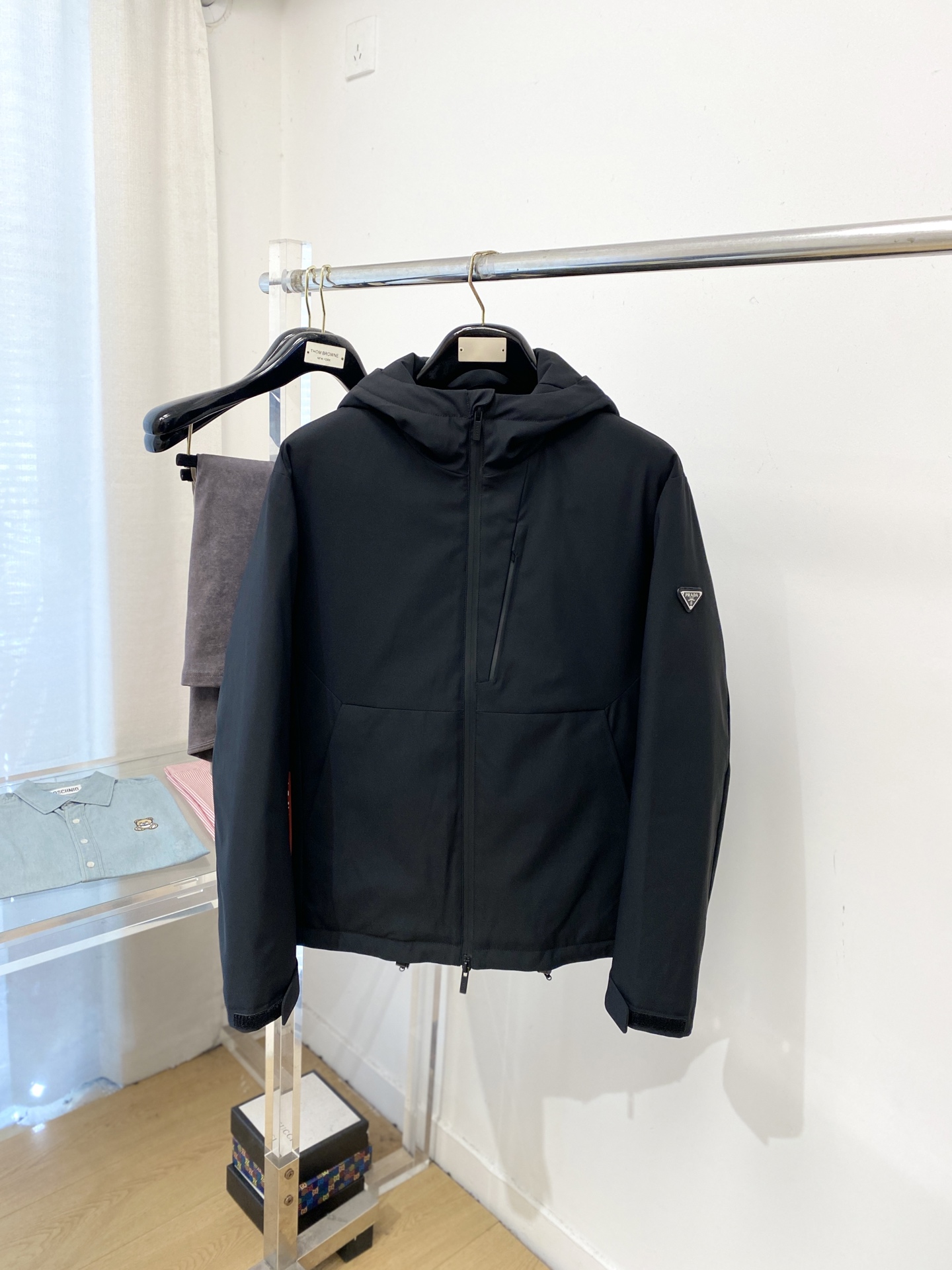 普拉达、2025最新款男士轻薄羽绒夹克、面料柔软舒适 ．上身版型超赞 ．拉链．辅料都是客供 、进口面料，
