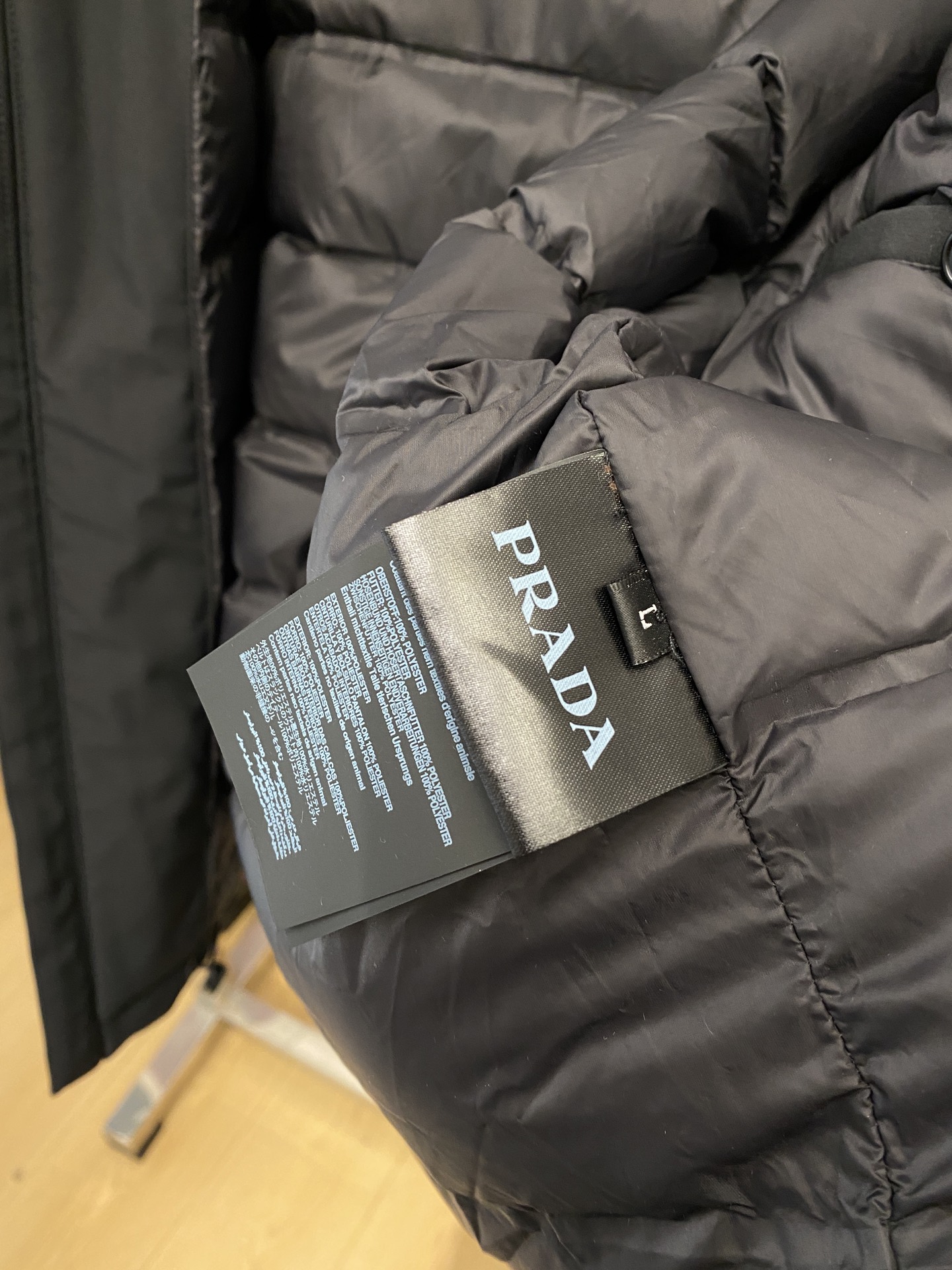 普拉达、2025最新款男士轻薄羽绒夹克、面料柔软舒适 ．上身版型超赞 ．拉链．辅料都是客供 、进口面料，
