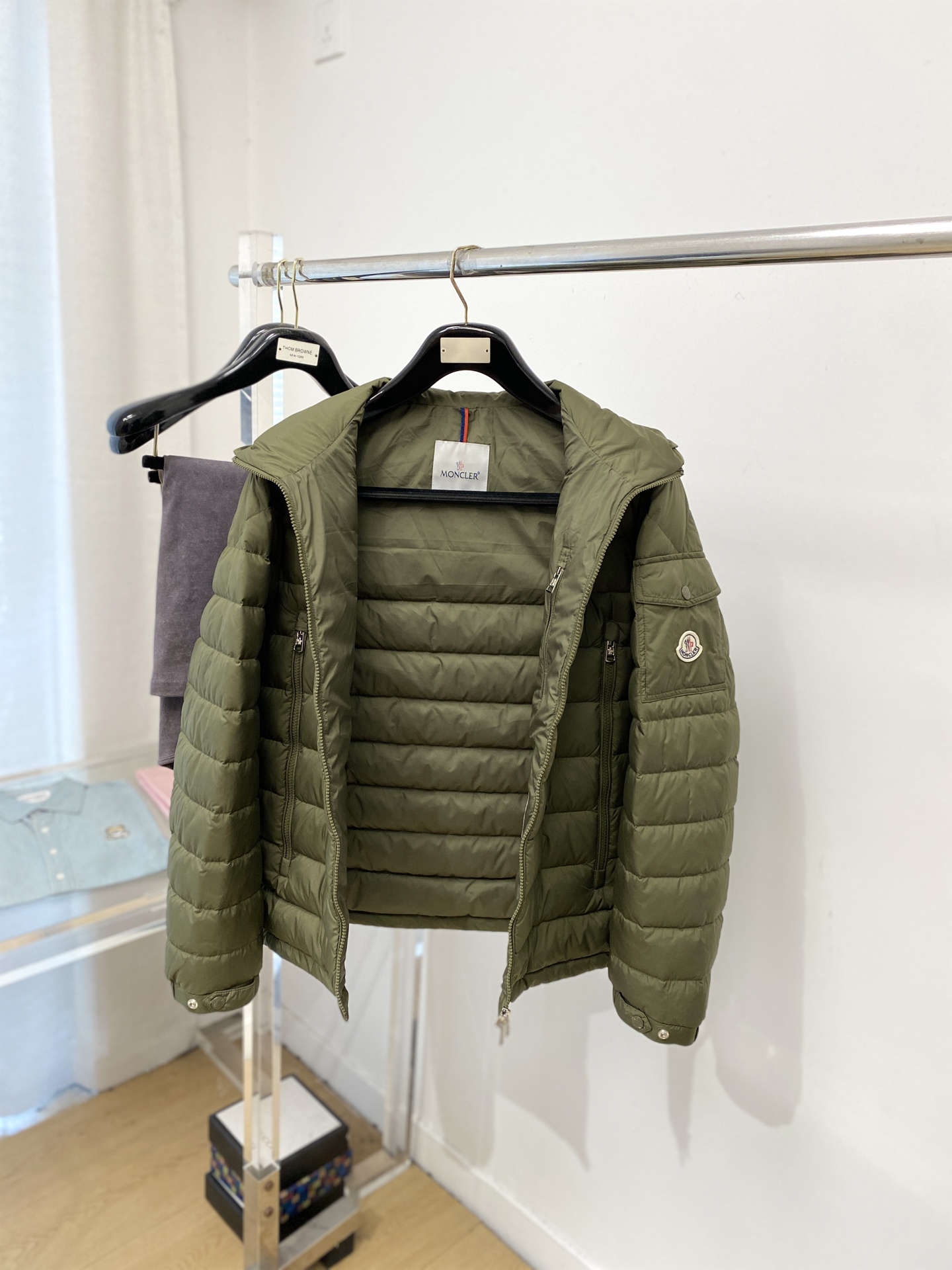 蒙口、2025最新款男士轻薄羽绒服、面料柔软舒适 ．上身版型超赞 ．拉链．辅料都是客供 、进口面料，轻便