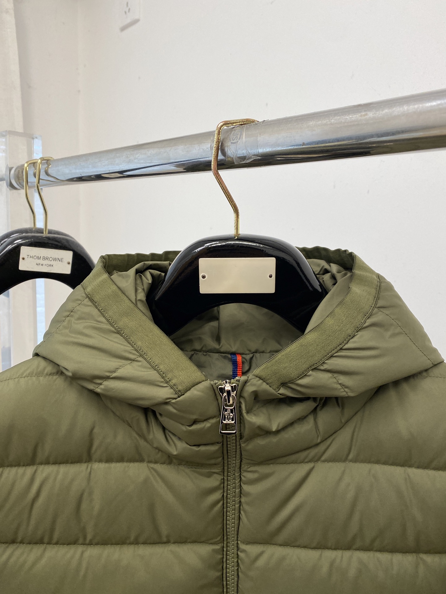 蒙口、2025最新款男士轻薄羽绒服、面料柔软舒适 ．上身版型超赞 ．拉链．辅料都是客供 、进口面料，轻便