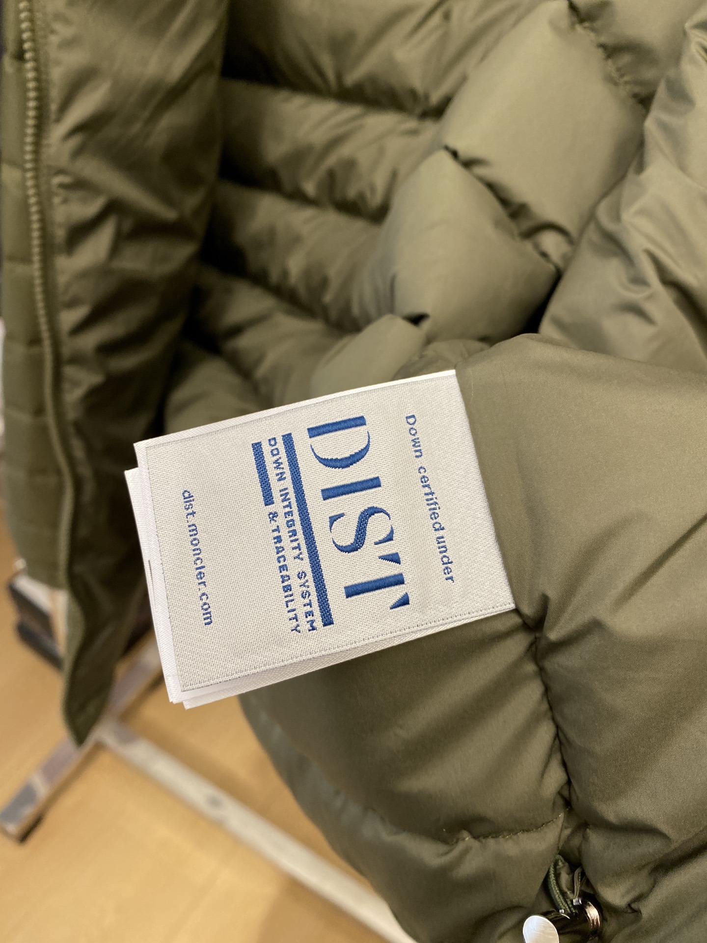 蒙口、2025最新款男士轻薄羽绒服、面料柔软舒适 ．上身版型超赞 ．拉链．辅料都是客供 、进口面料，轻便