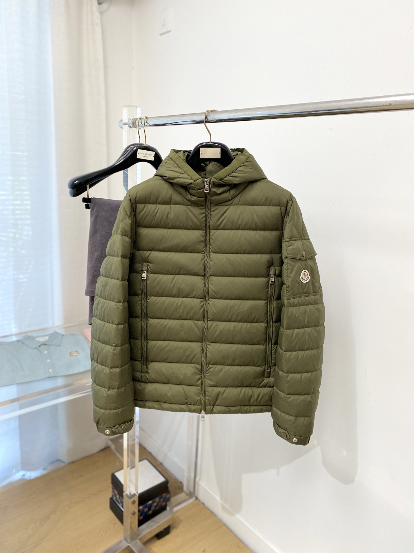 NO:651319,Meng Mouth, the latest 2025 men's lightweight down jacket, the fabric is soft and comfortable.  The upper body shape is awesome.  zipper.  The accessories are all custom-supplied and imported fabrics, which are light and comfortable, warm and stylish, simple and elegant!  Lightweight and warm, the best choice to keep out the cold in autumn and winter. Size M-3XL, Moncler, down jacket, alexander wang19860909蒙口、2025最新款男士轻薄羽绒服、面料柔软舒适 ．上身版型超赞 ．拉链．辅料都是客供 、进口面料,轻便舒适,保暖有型、简单大方款式！轻便保暖、秋冬御寒的最佳选择 码数M-3XL,,Moncler,down jacket,alexander wang,Men's clothing