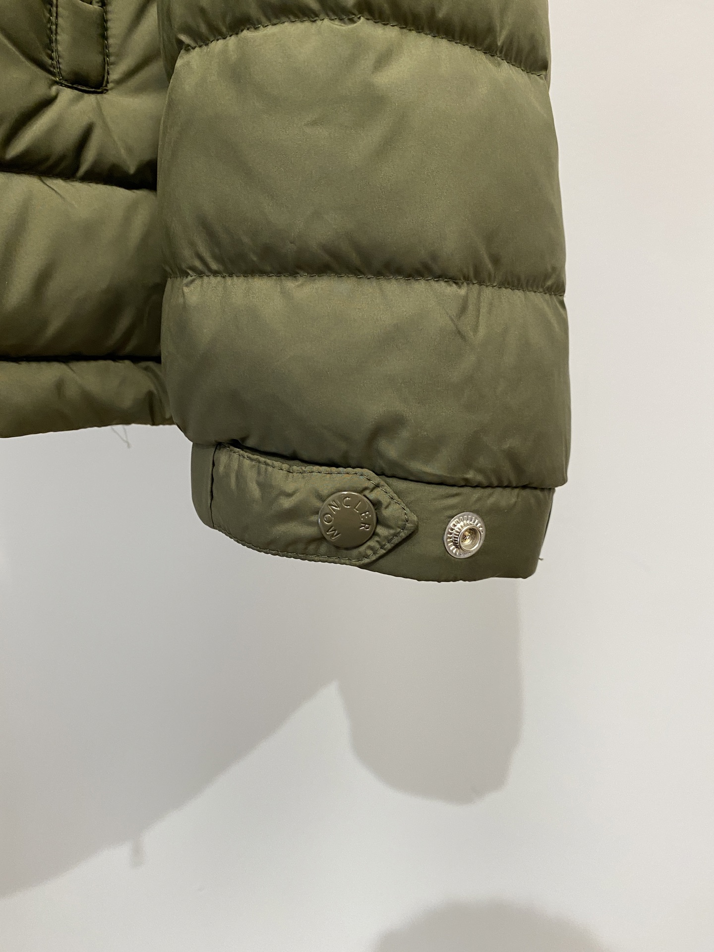 蒙口、2025最新款男士轻薄羽绒服、面料柔软舒适 ．上身版型超赞 ．拉链．辅料都是客供 、进口面料，轻便