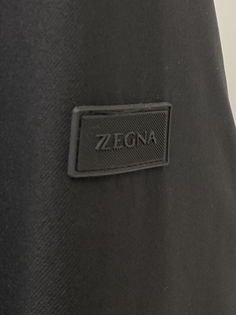 杰尼亚、2025最新款男士轻薄羽绒夹克、面料柔软舒适 ．上身版型超赞 ．拉链．辅料都是客供 、进口面料，