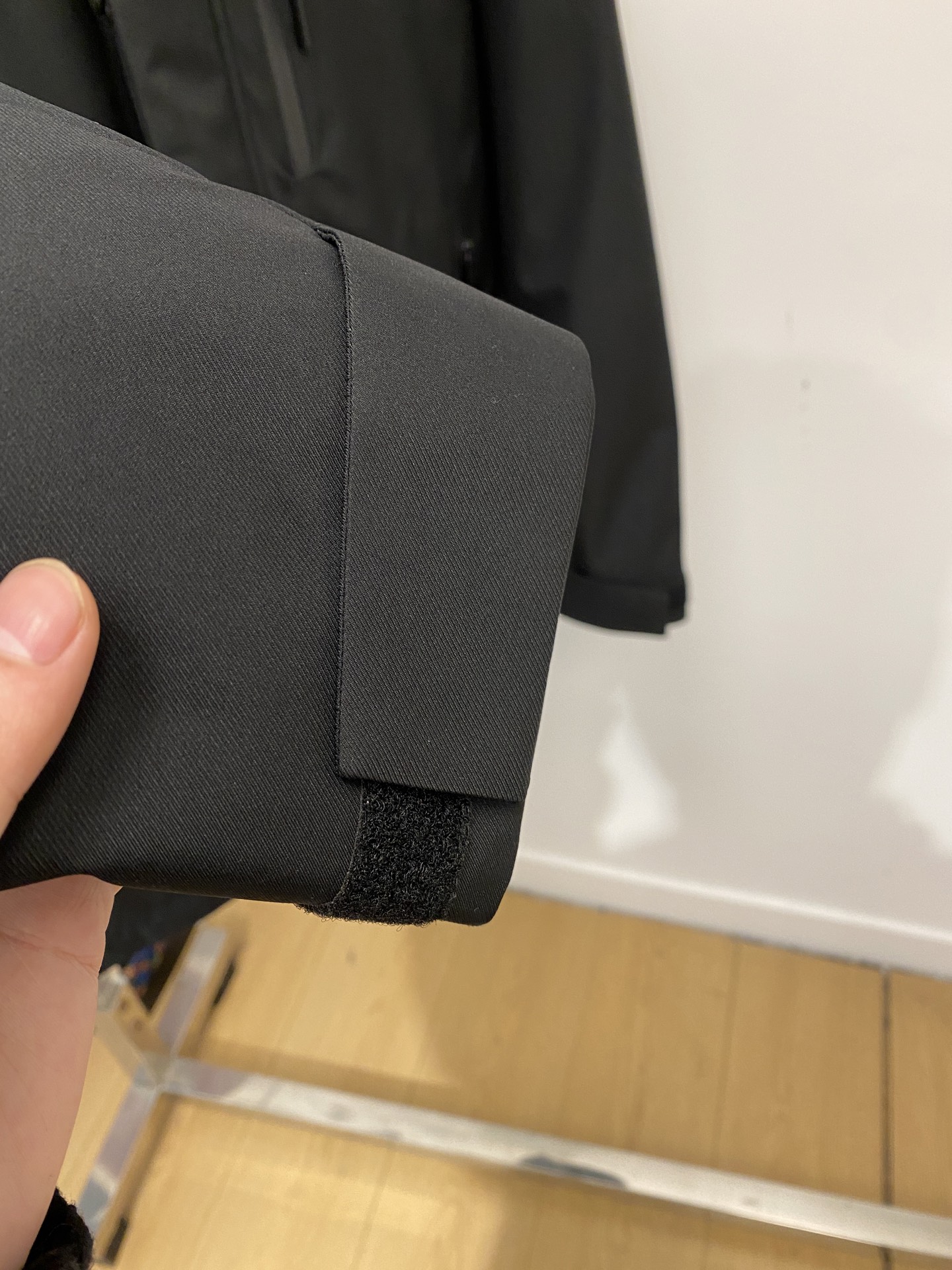 杰尼亚、2025最新款男士轻薄羽绒夹克、面料柔软舒适 ．上身版型超赞 ．拉链．辅料都是客供 、进口面料，