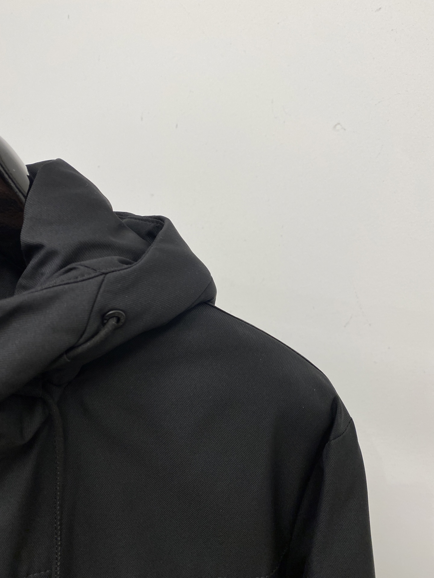 杰尼亚、2025最新款男士轻薄羽绒夹克、面料柔软舒适 ．上身版型超赞 ．拉链．辅料都是客供 、进口面料，