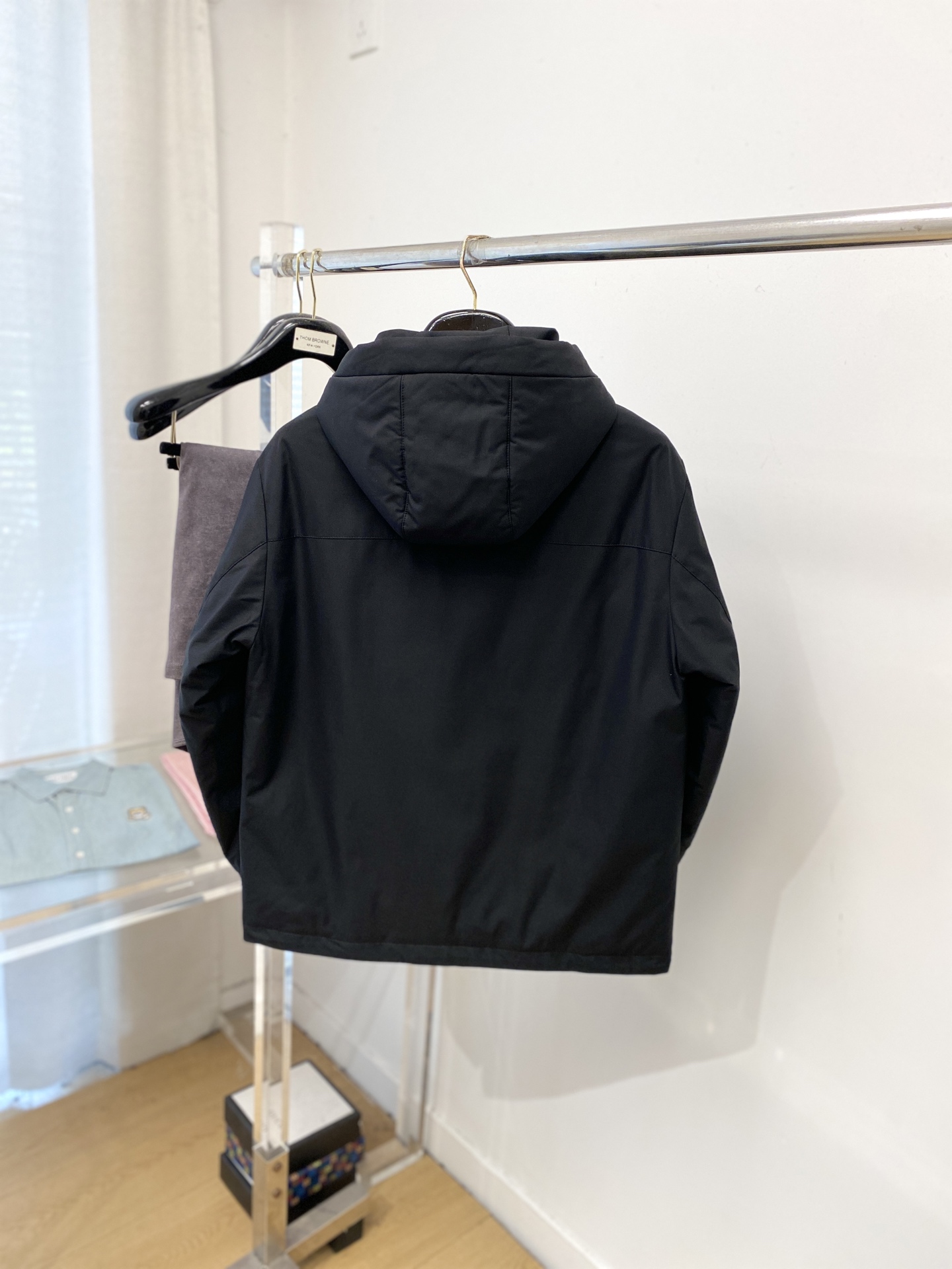 杰尼亚、2025最新款男士轻薄羽绒夹克、面料柔软舒适 ．上身版型超赞 ．拉链．辅料都是客供 、进口面料，