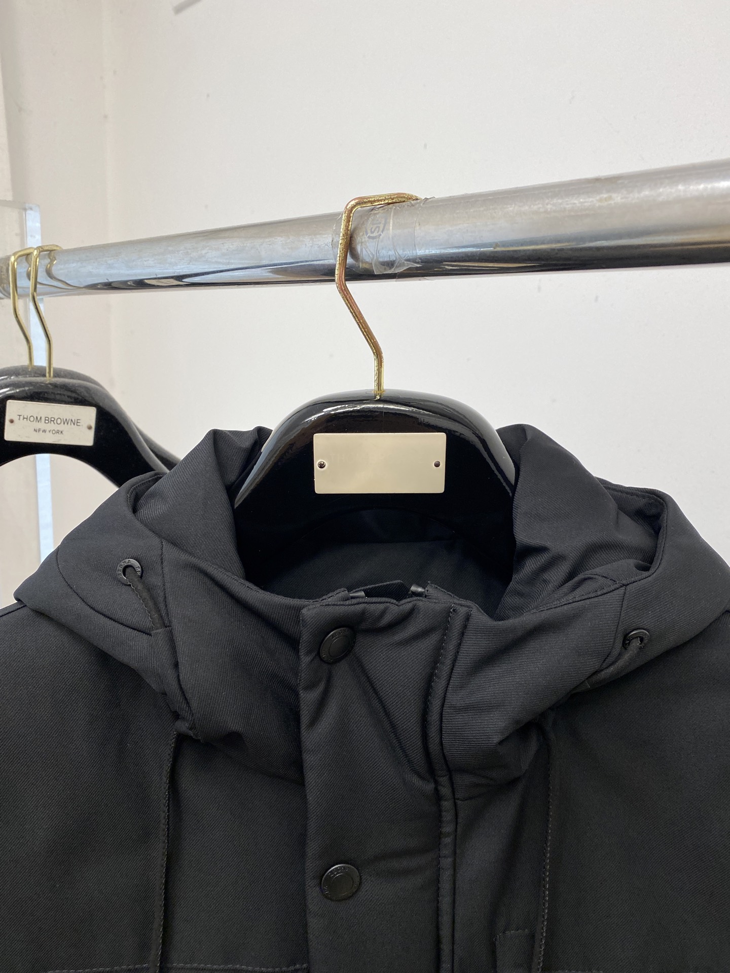 杰尼亚、2025最新款男士轻薄羽绒夹克、面料柔软舒适 ．上身版型超赞 ．拉链．辅料都是客供 、进口面料，