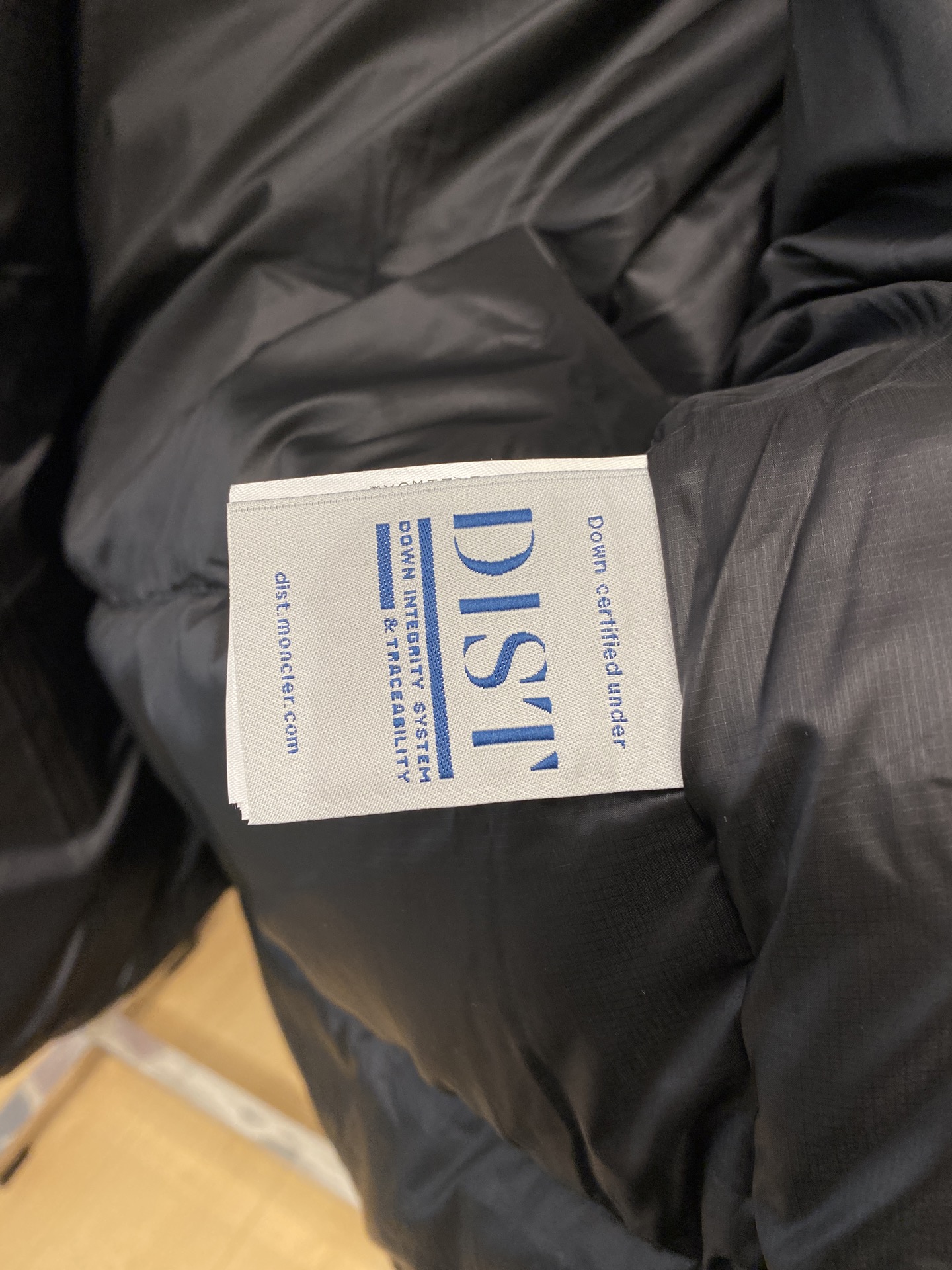 蒙口、2025最新款男士轻薄羽绒服、面料柔软舒适 ．上身版型超赞 ．拉链．辅料都是客供 、进口面料，轻便