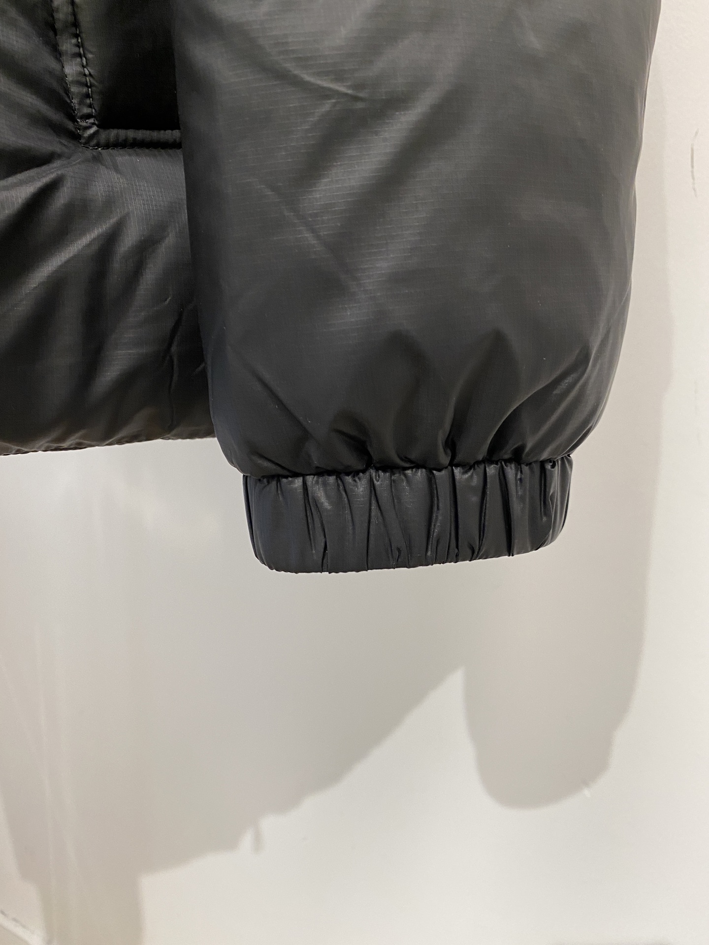 蒙口、2025最新款男士轻薄羽绒服、面料柔软舒适 ．上身版型超赞 ．拉链．辅料都是客供 、进口面料，轻便