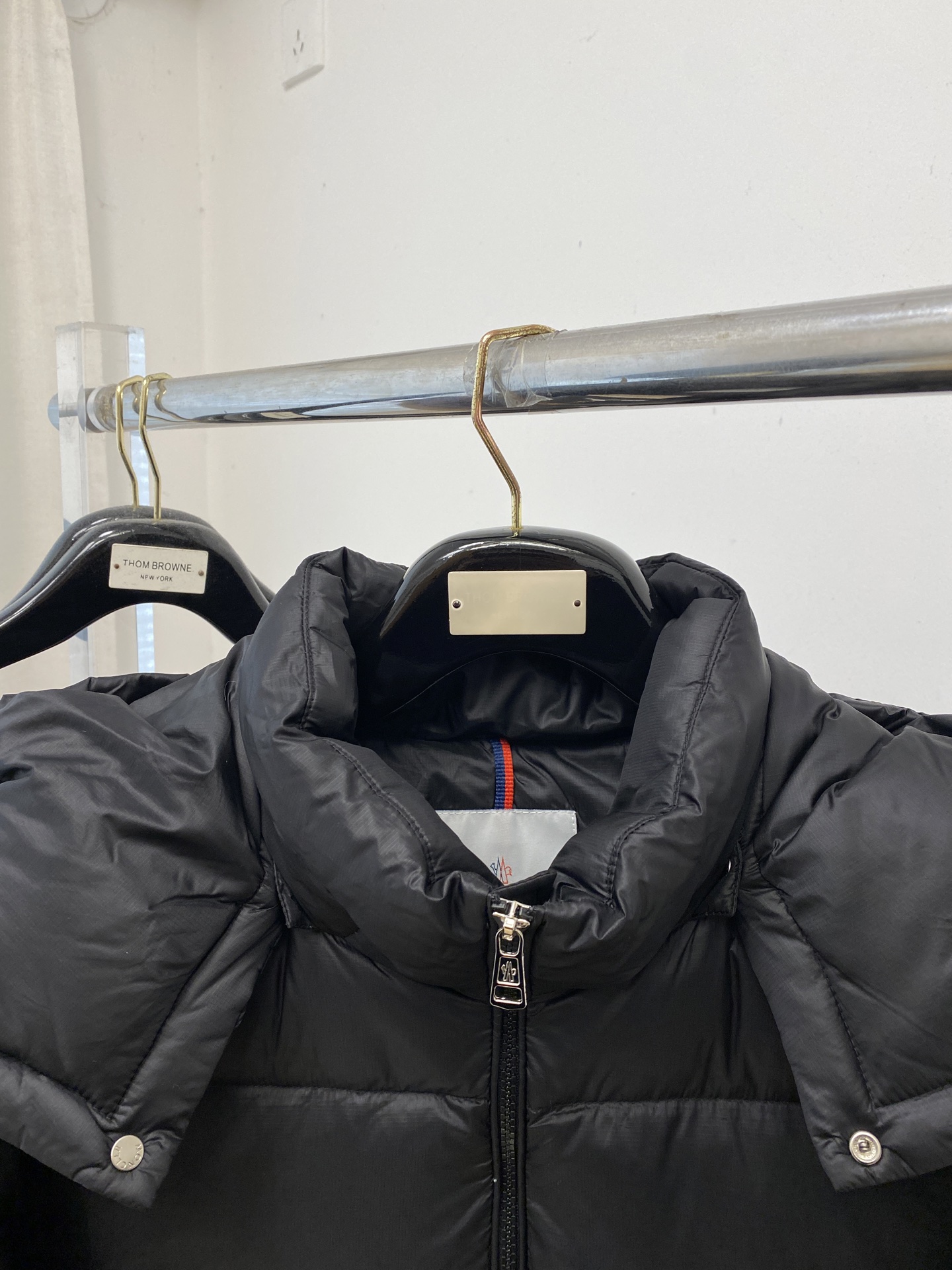 蒙口、2025最新款男士轻薄羽绒服、面料柔软舒适 ．上身版型超赞 ．拉链．辅料都是客供 、进口面料，轻便