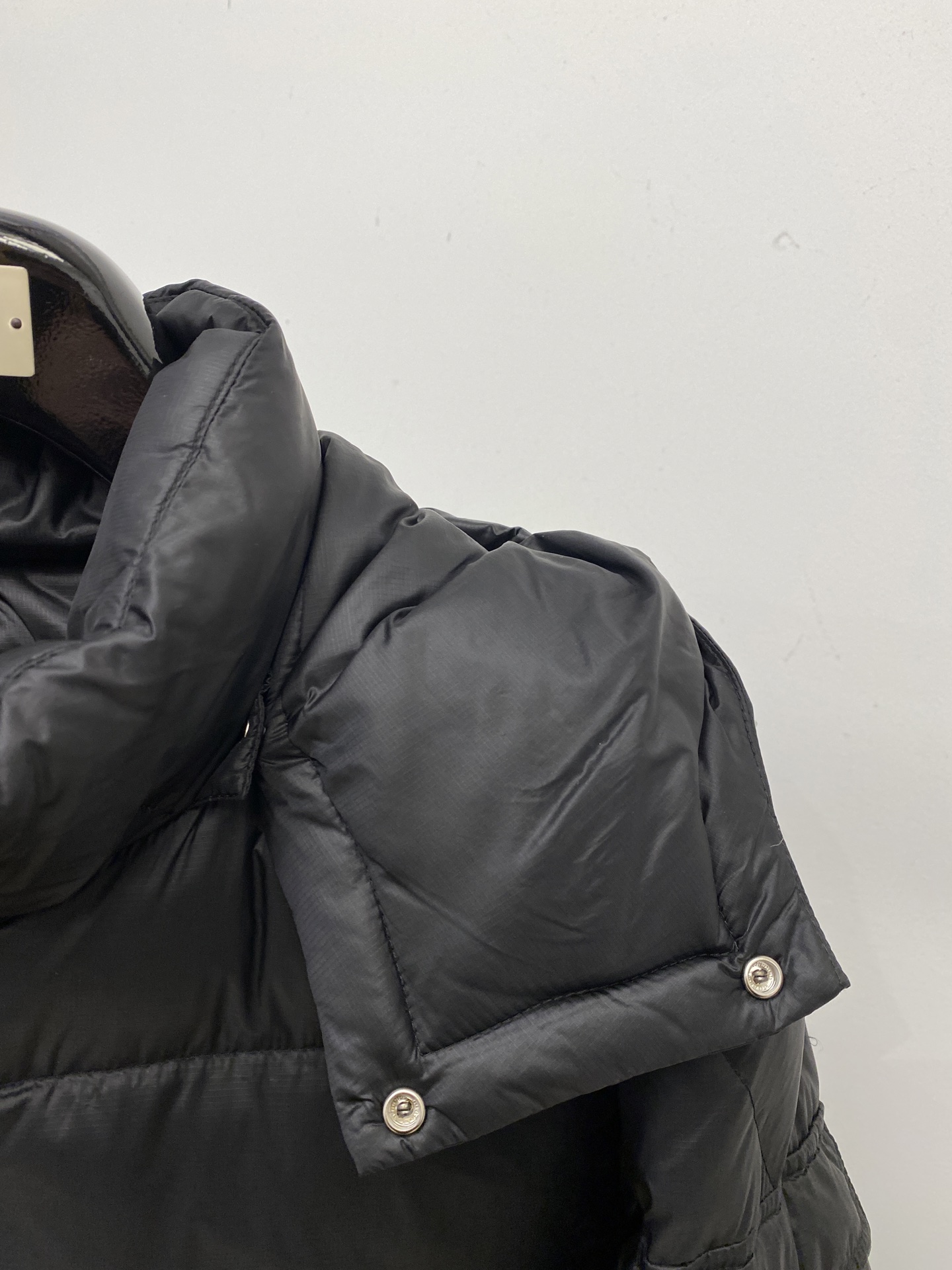 蒙口、2025最新款男士轻薄羽绒服、面料柔软舒适 ．上身版型超赞 ．拉链．辅料都是客供 、进口面料，轻便