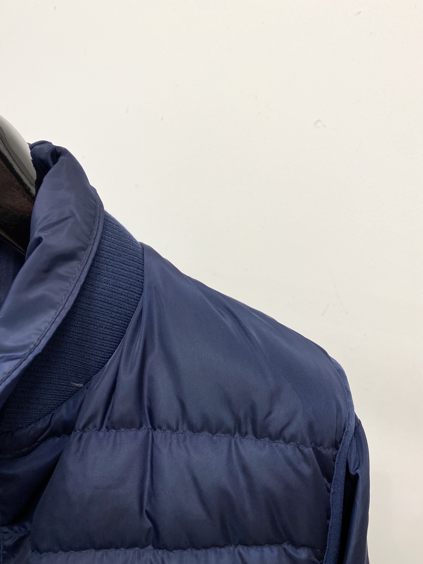 蒙口、2025最新款男士轻薄羽绒夹克、面料柔软舒适 ．上身版型超赞 ．拉链．辅料都是客供 、进口面料，轻