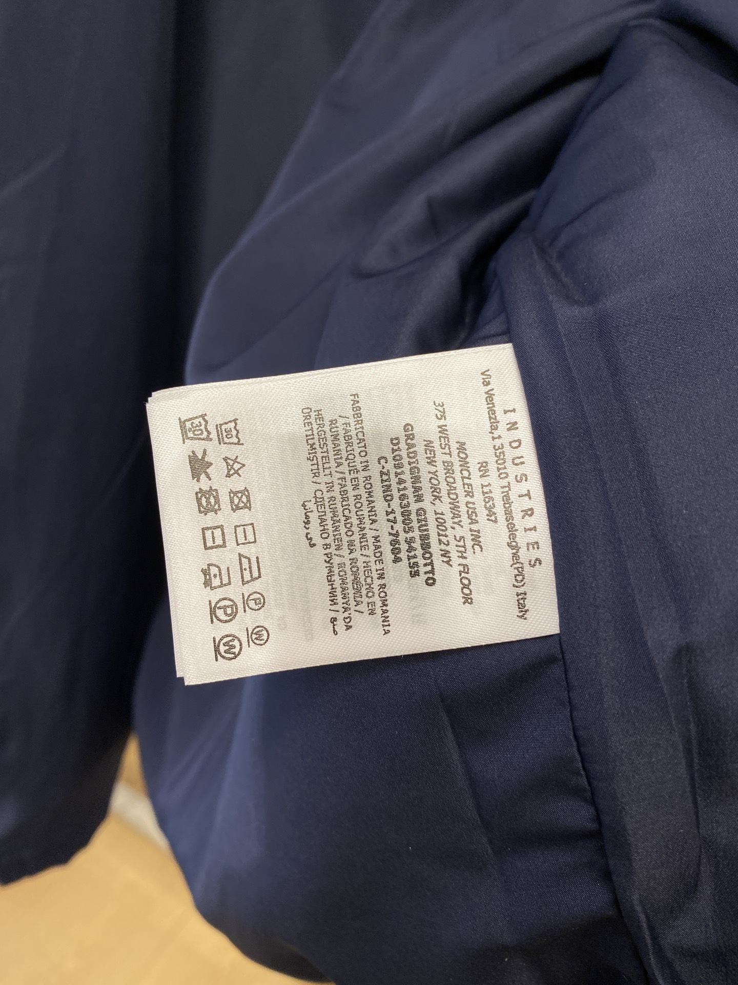 蒙口、2025最新款男士轻薄羽绒夹克、面料柔软舒适 ．上身版型超赞 ．拉链．辅料都是客供 、进口面料，轻