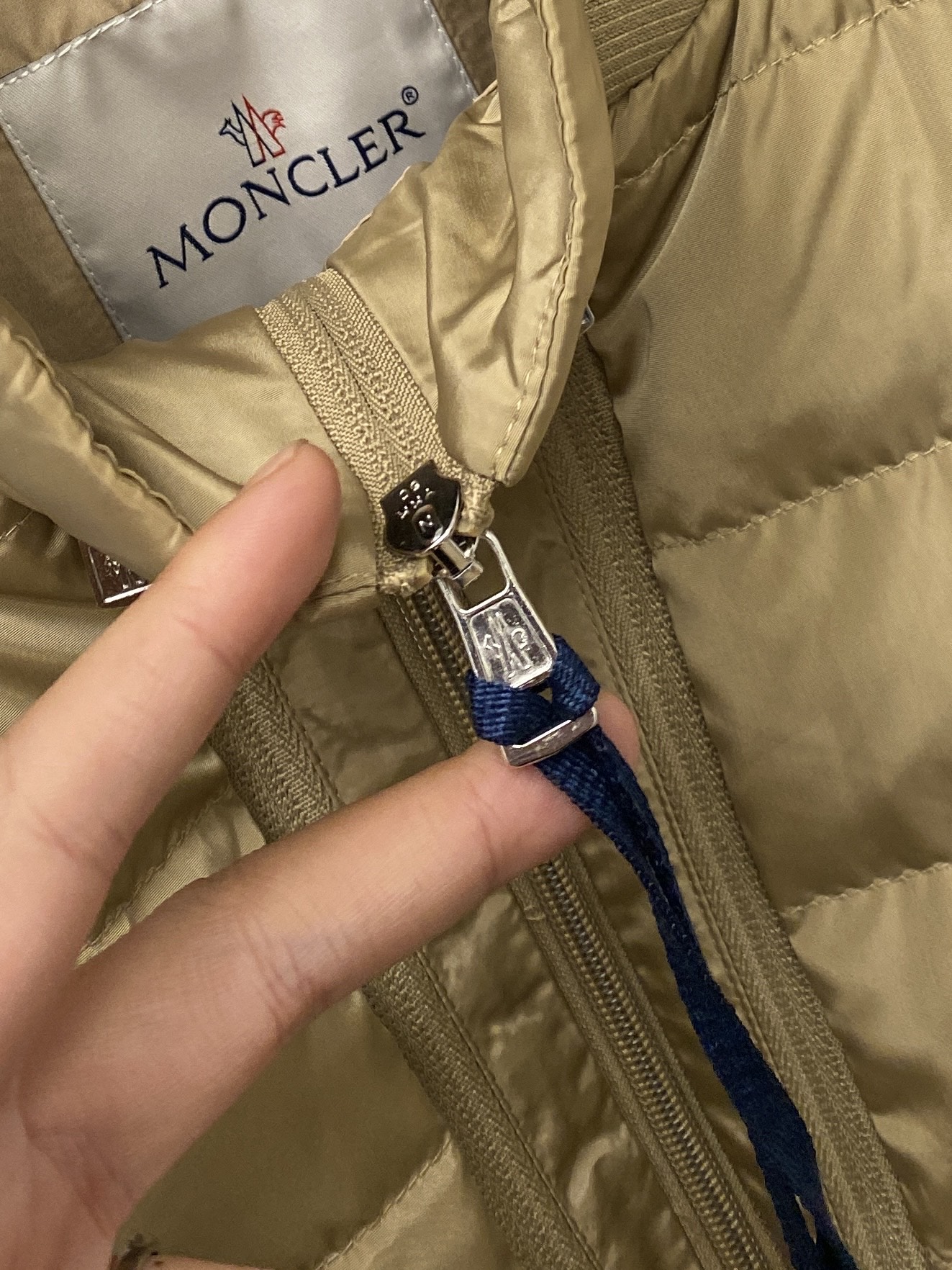 蒙口、2025最新款男士轻薄羽绒夹克、面料柔软舒适 ．上身版型超赞 ．拉链．辅料都是客供 、进口面料，轻