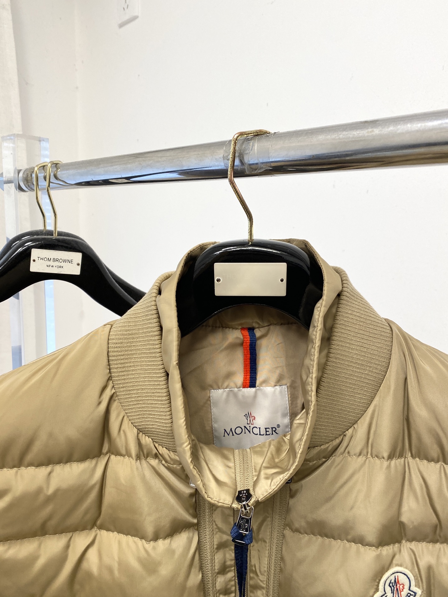 蒙口、2025最新款男士轻薄羽绒夹克、面料柔软舒适 ．上身版型超赞 ．拉链．辅料都是客供 、进口面料，轻