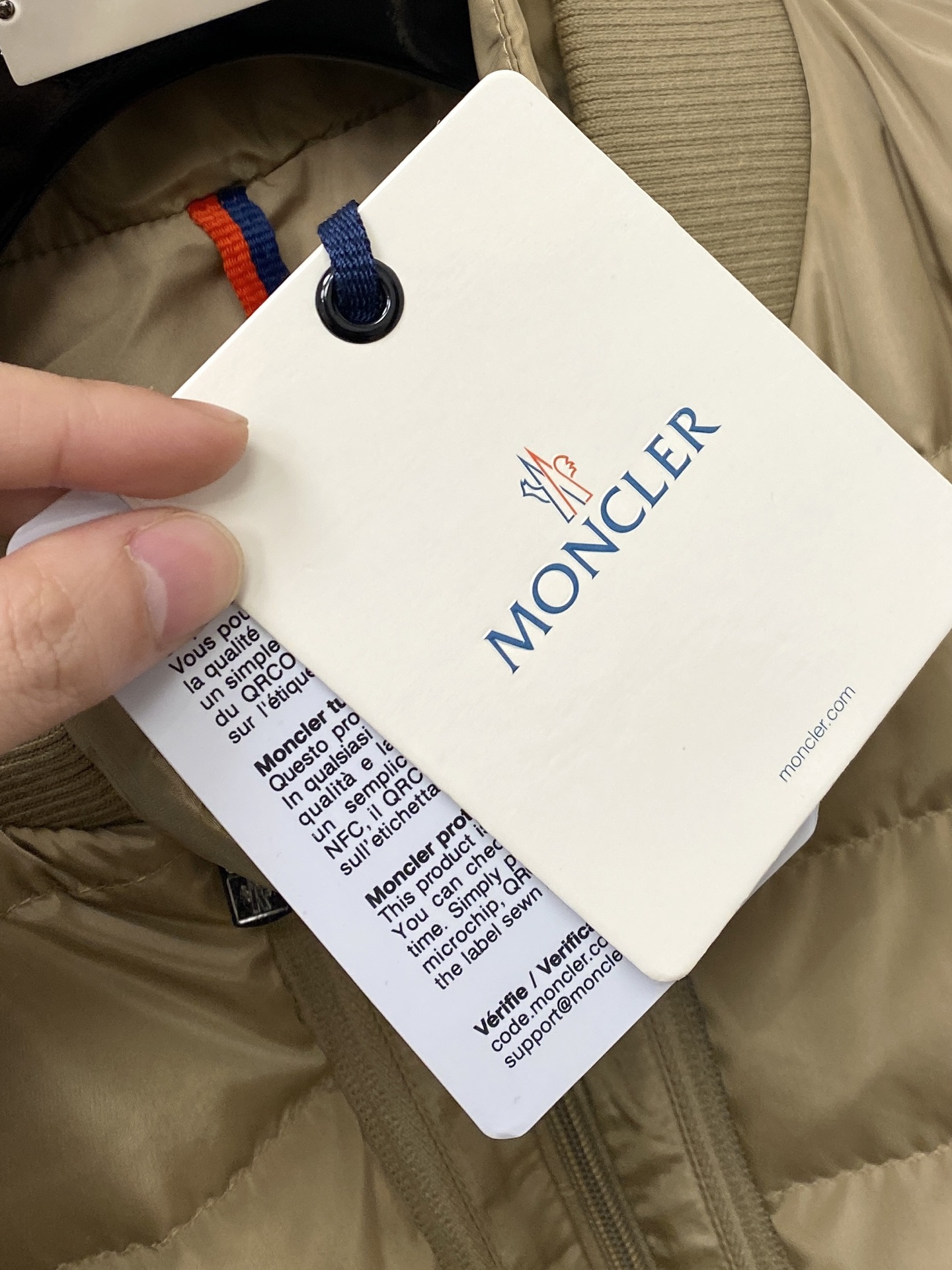 蒙口、2025最新款男士轻薄羽绒夹克、面料柔软舒适 ．上身版型超赞 ．拉链．辅料都是客供 、进口面料，轻