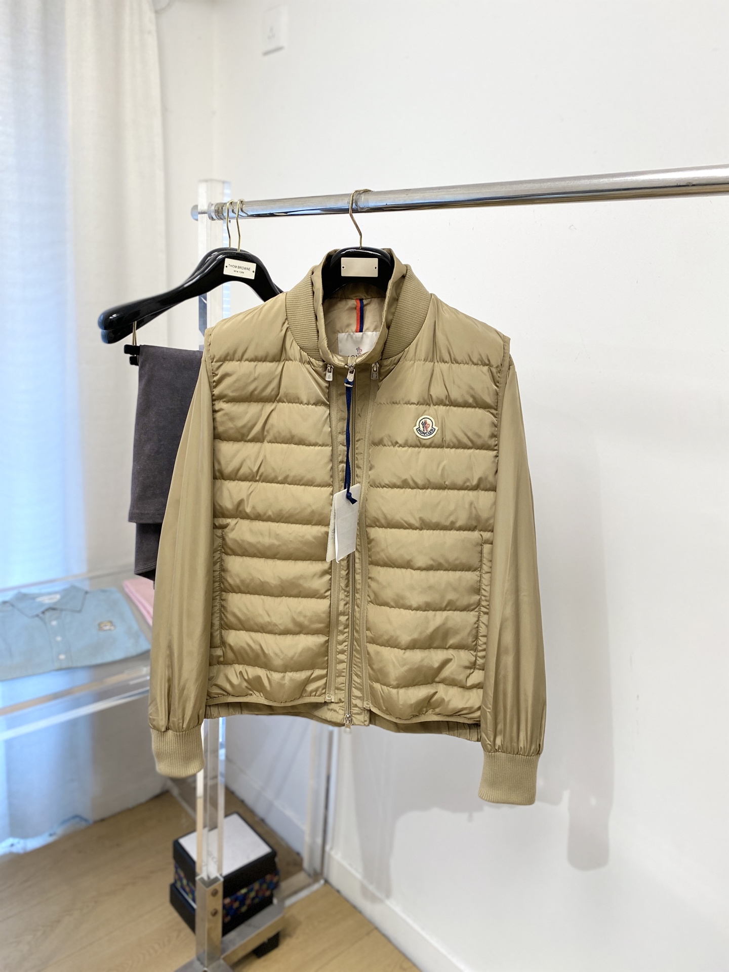 蒙口、2025最新款男士轻薄羽绒夹克、面料柔软舒适 ．上身版型超赞 ．拉链．辅料都是客供 、进口面料，轻