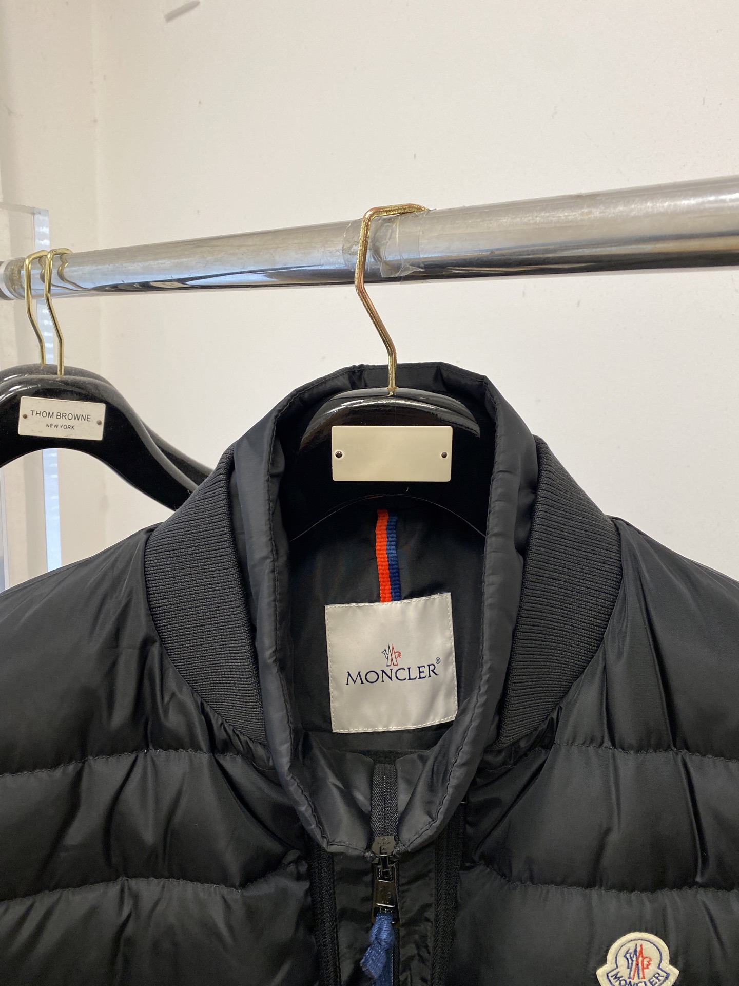 蒙口、2025最新款男士轻薄羽绒夹克、面料柔软舒适 ．上身版型超赞 ．拉链．辅料都是客供 、进口面料，轻