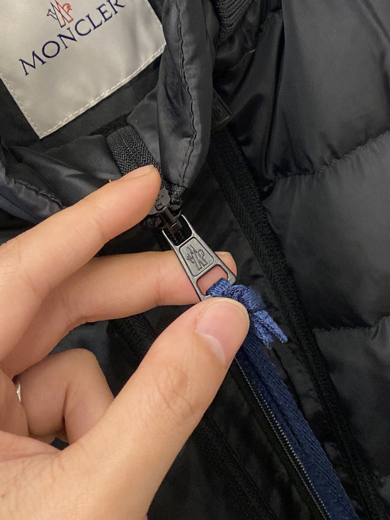 蒙口、2025最新款男士轻薄羽绒夹克、面料柔软舒适 ．上身版型超赞 ．拉链．辅料都是客供 、进口面料，轻