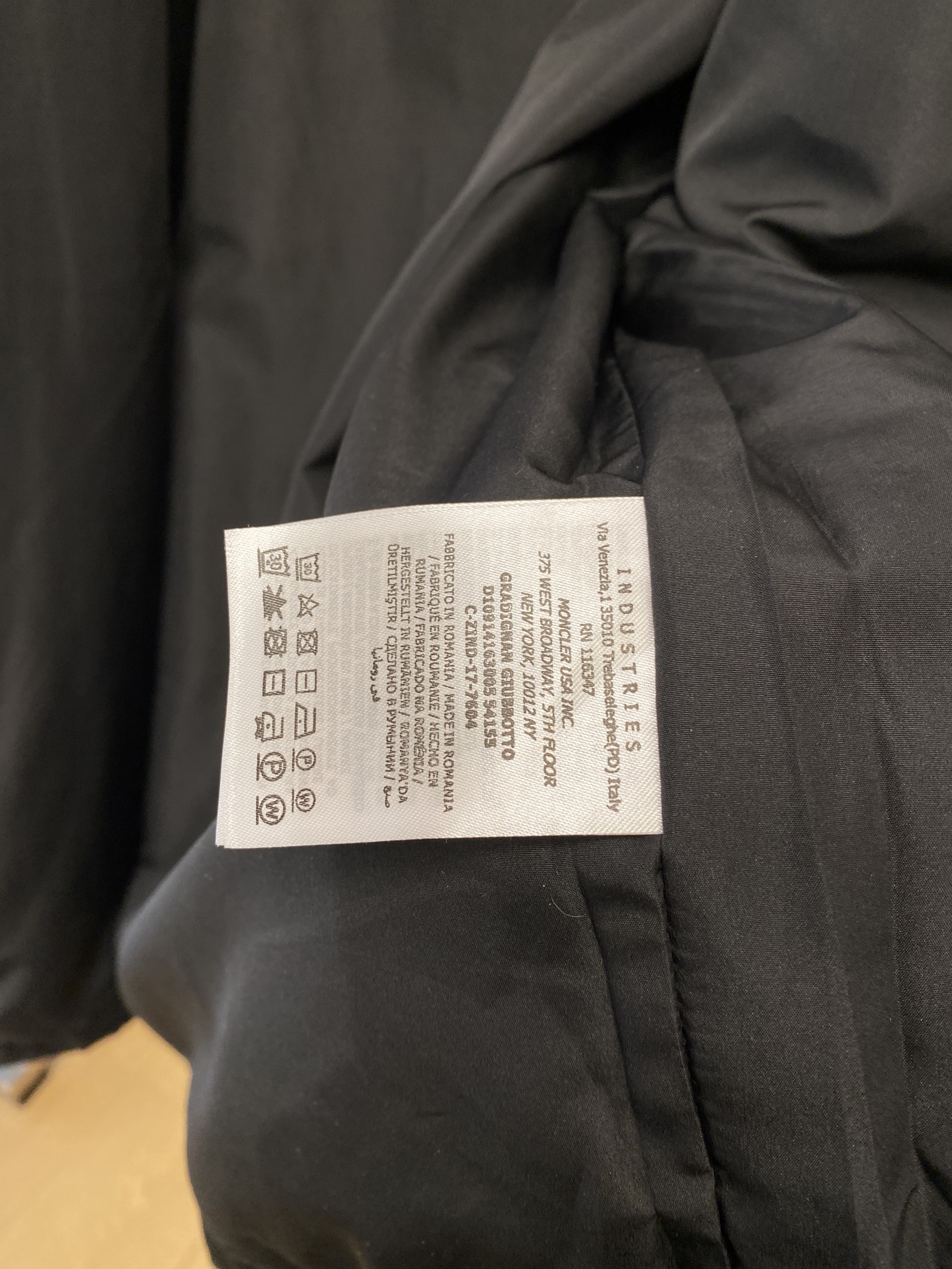 蒙口、2025最新款男士轻薄羽绒夹克、面料柔软舒适 ．上身版型超赞 ．拉链．辅料都是客供 、进口面料，轻