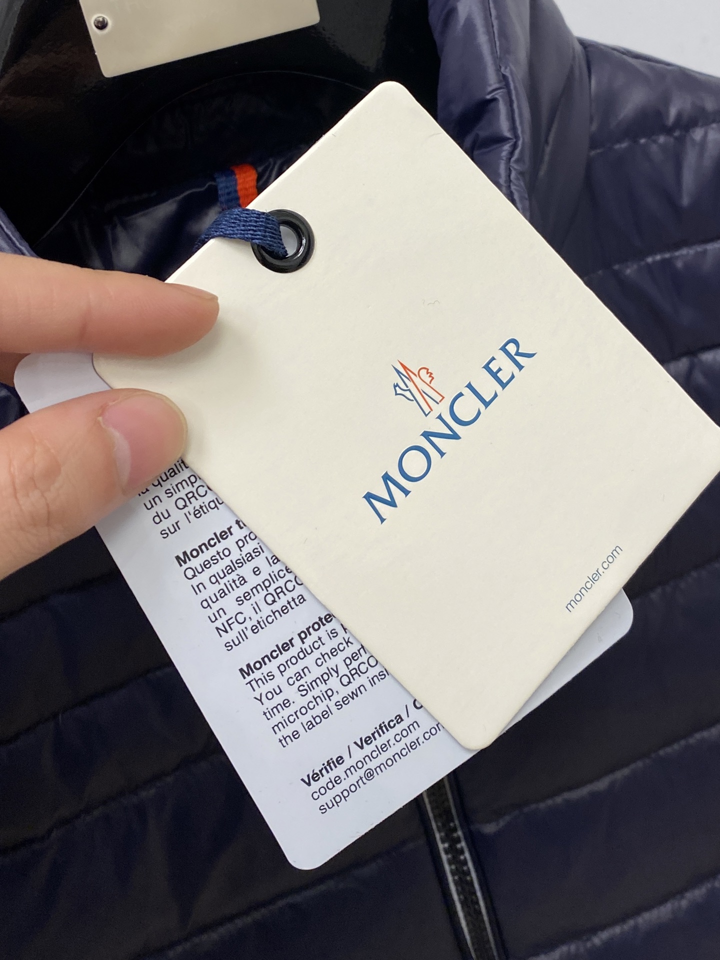 ￼蒙口、2025最新款男士轻薄羽绒服、面料柔软舒适 ．上身版型超赞 ．拉链．辅料都是客供 、进口面料，轻