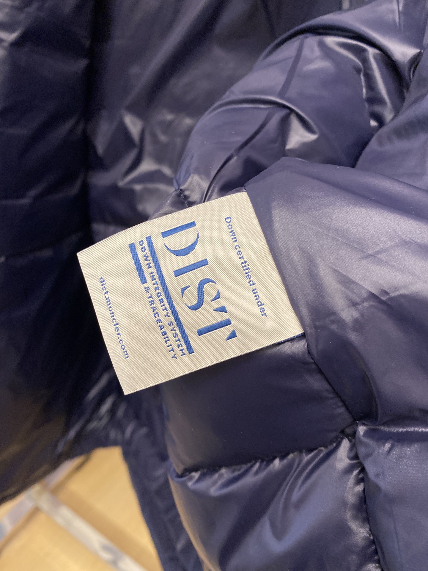 ￼蒙口、2025最新款男士轻薄羽绒服、面料柔软舒适 ．上身版型超赞 ．拉链．辅料都是客供 、进口面料，轻