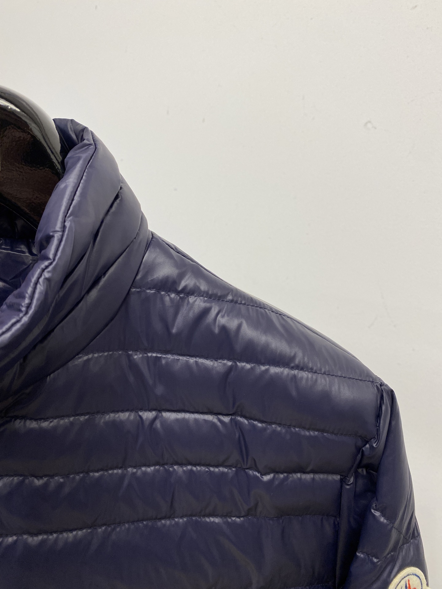 ￼蒙口、2025最新款男士轻薄羽绒服、面料柔软舒适 ．上身版型超赞 ．拉链．辅料都是客供 、进口面料，轻