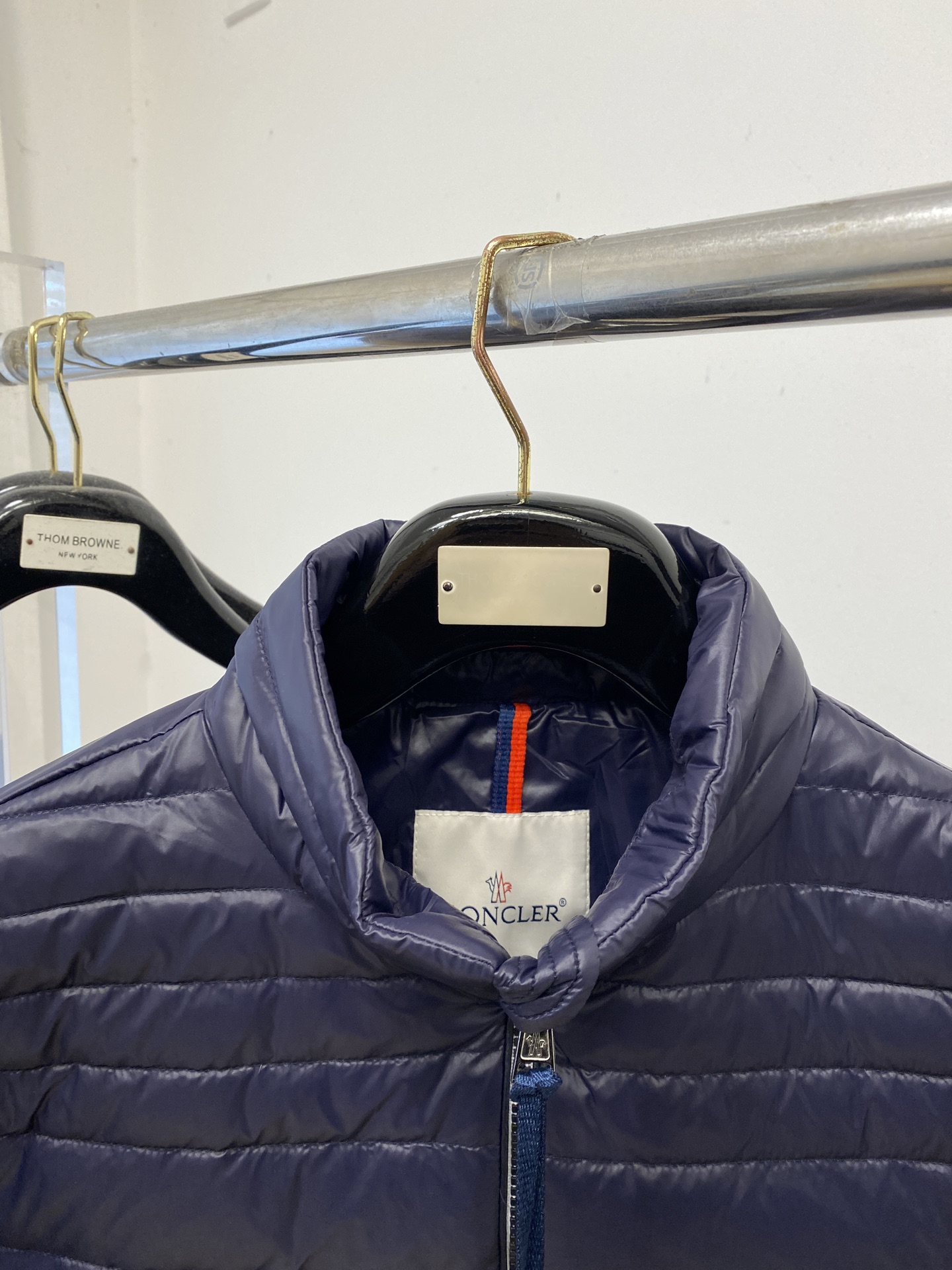 ￼蒙口、2025最新款男士轻薄羽绒服、面料柔软舒适 ．上身版型超赞 ．拉链．辅料都是客供 、进口面料，轻