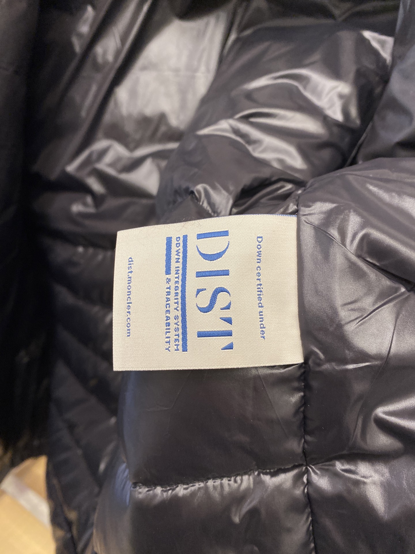 蒙口、2025最新款男士轻薄羽绒服、面料柔软舒适 ．上身版型超赞 ．拉链．辅料都是客供 、进口面料，轻便